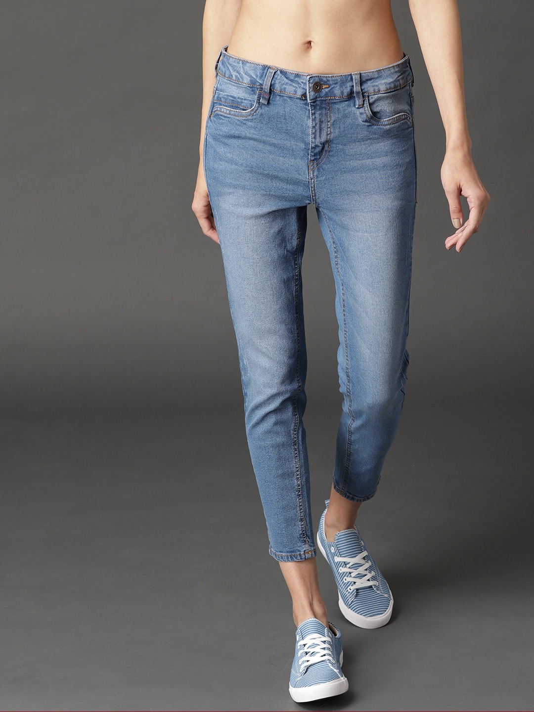 

The Roadster Lifestyle Co Women Blue Skinny Fit Mid-Rise Low Distress Stretchable Crop Jeans
