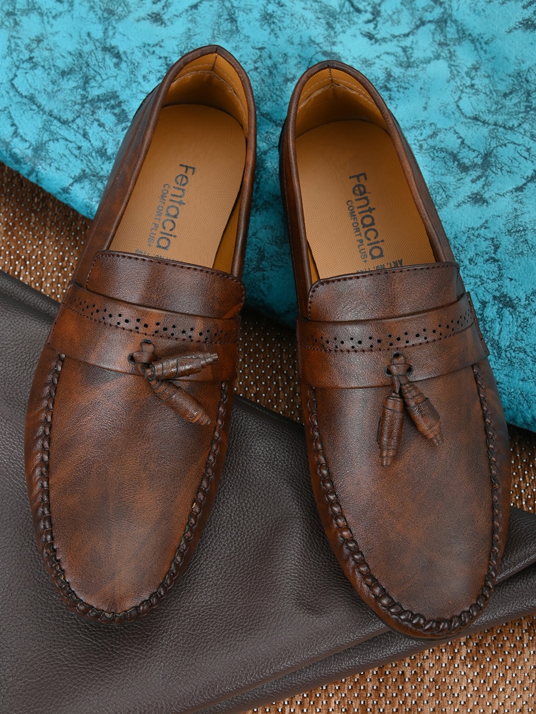 

Fentacia Men Brown Loafers