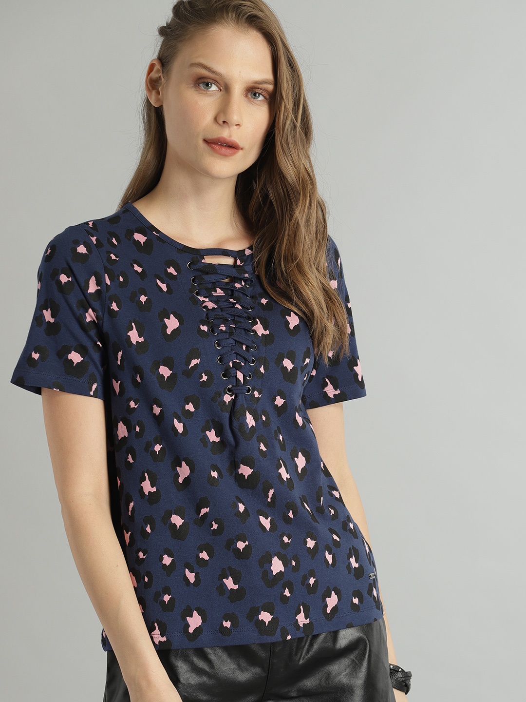 

The Roadster Lifestyle Co Women Navy & Pink Animal Printed Top, Navy blue