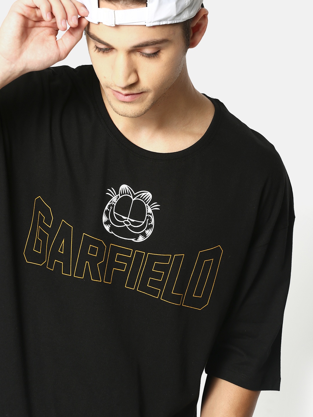 

Kook N Keech Garfield Men Black Printed Round Neck Longline Pure Cotton T-shirt