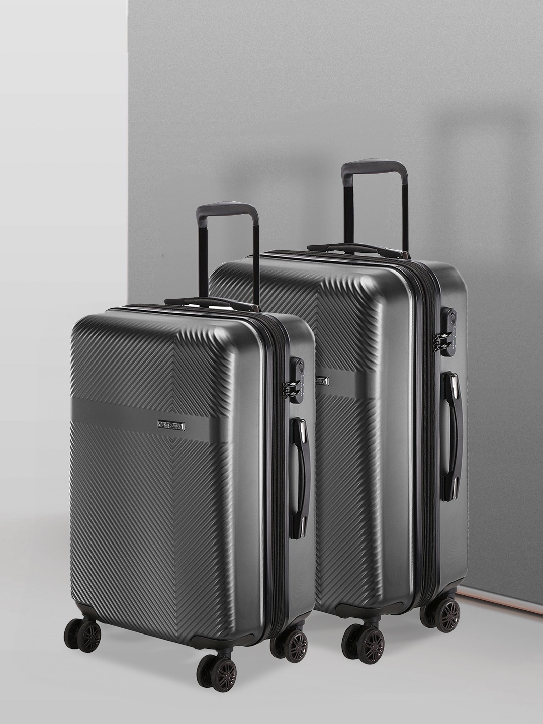 

Nasher Miles Unisex Black Set of 2 Cabin Trolley Suitcases