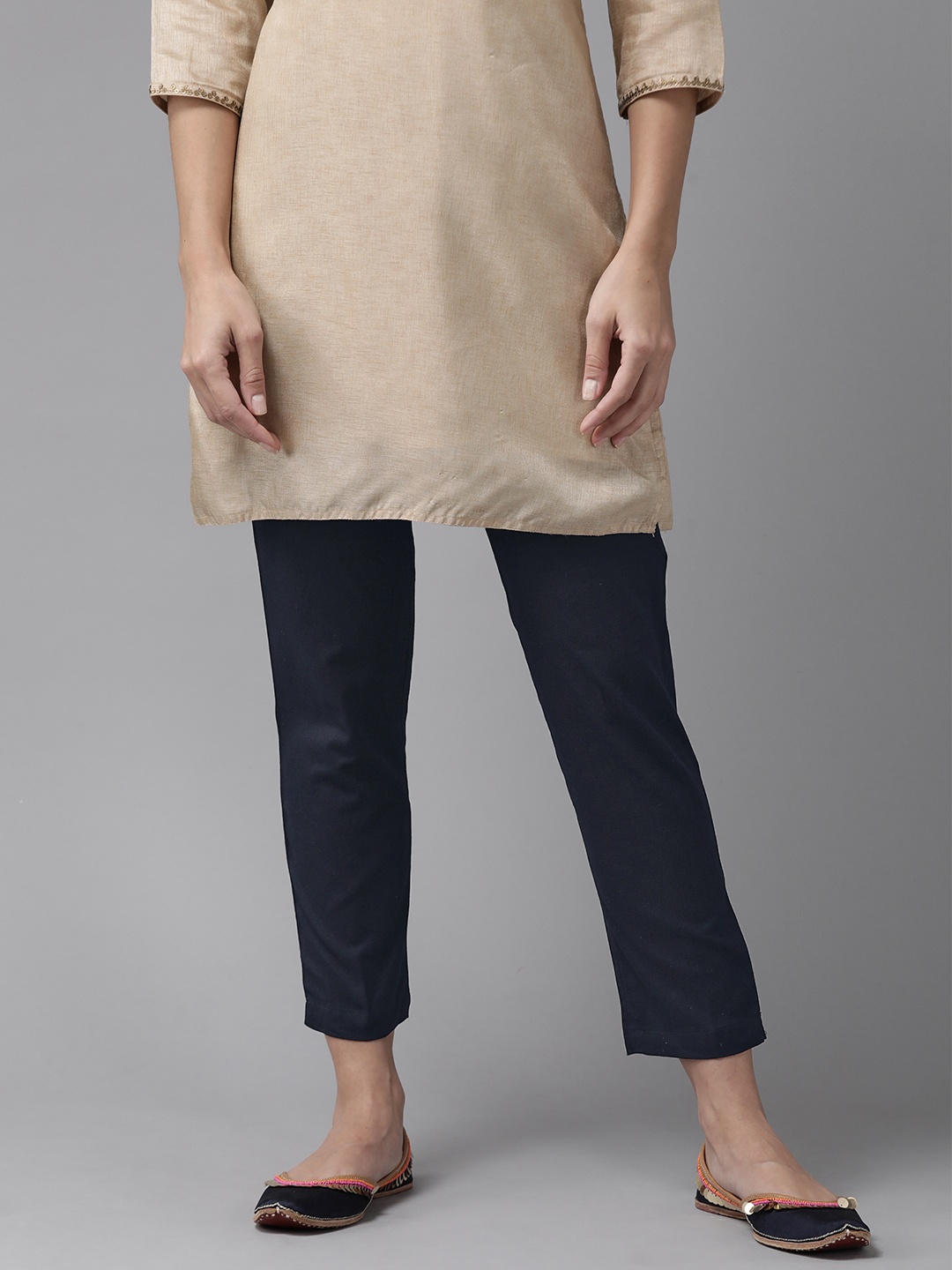 

W Women Navy Blue Regular Fit Solid Cropped Trousers