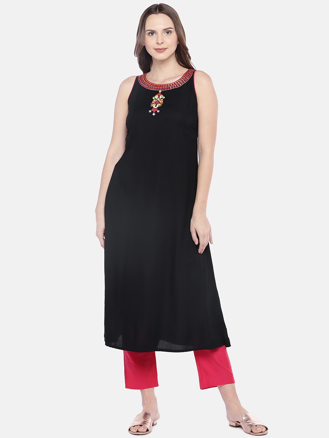 

Globus Women Black Solid Straight Kurta