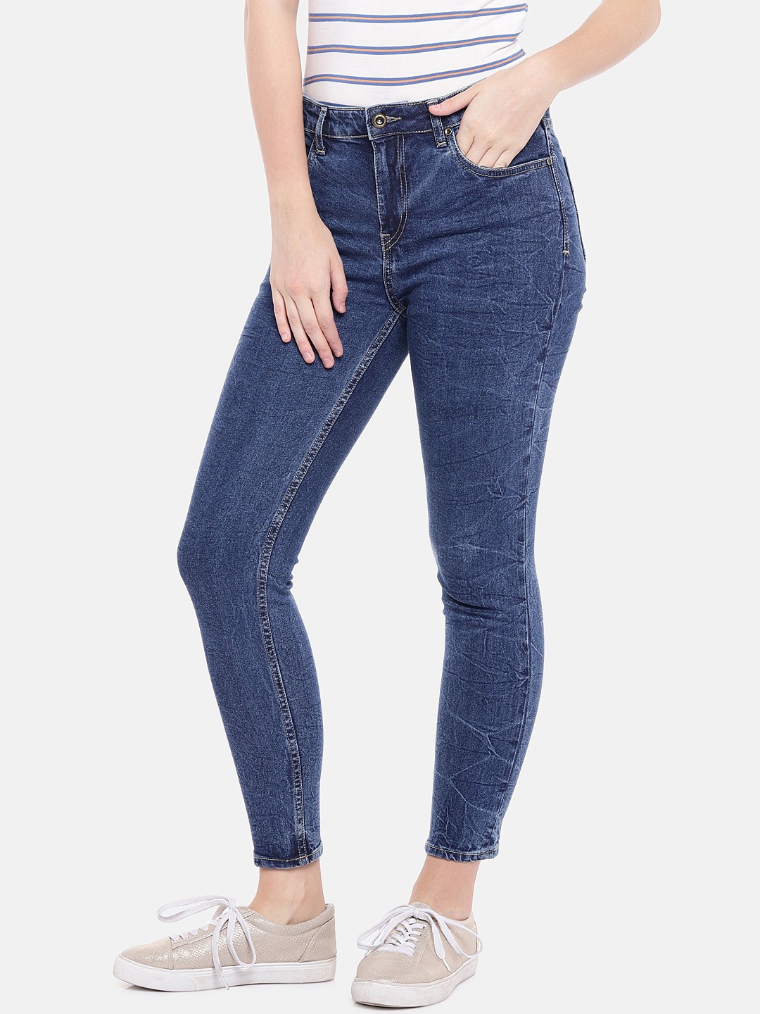 

The Roadster Lifestyle Co Women Blue Regular Fit Mid-Rise Clean Look Stretchable Cropped Jeans