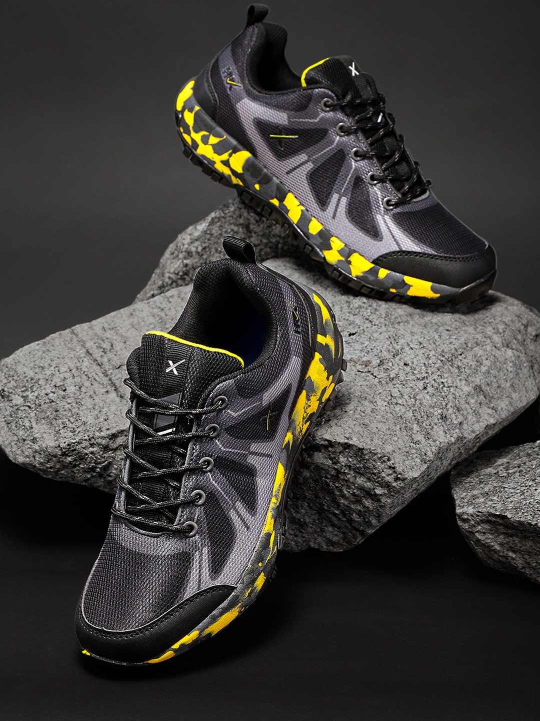 

HRX by Hrithik Roshan Men Black & Grey Out Back Outdoor Shoes