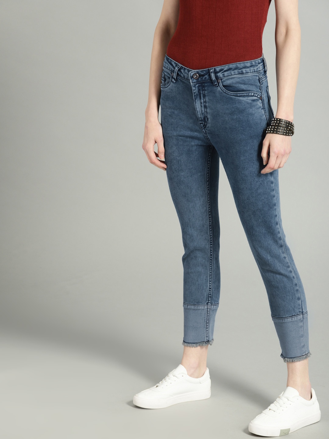 

The Roadster Lifestyle Co Women Blue Skinny Fit Mid-Rise Clean Look Stretchable Jeans