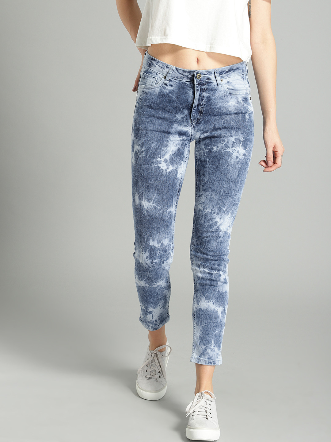 

The Roadster Lifestyle Co Women Blue Washed Crop Skinny Fit Mid-Rise Stretchable Jeans