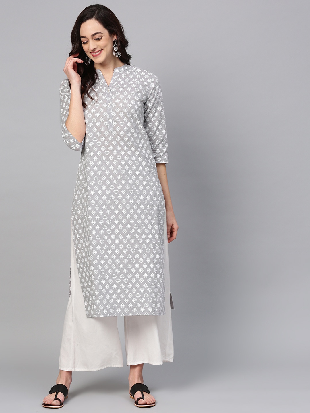 

Varanga Women Grey & White Printed Straight Kurta