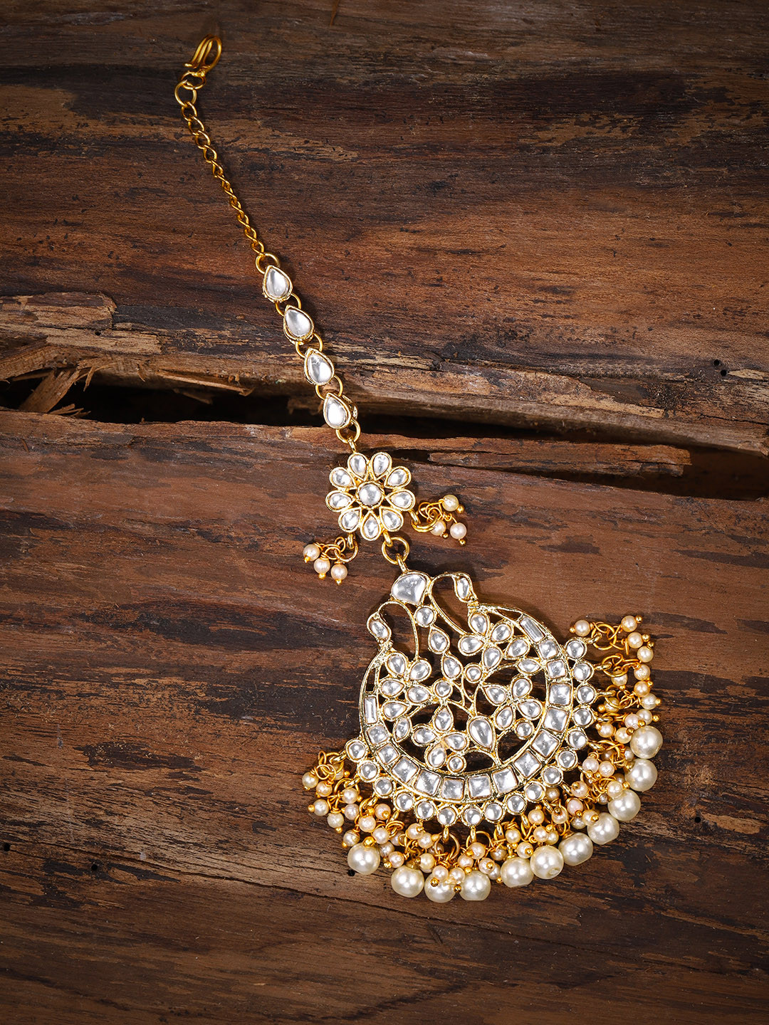 

Zaveri Pearls Gold Toned Traditional Kundan Maangtikka