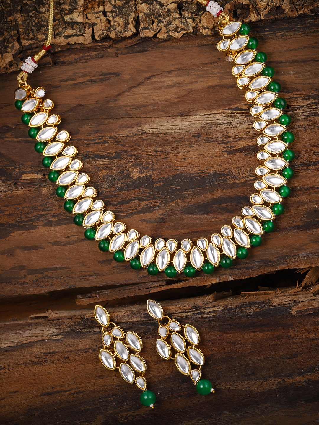 

Zaveri Pearls Gold Toned Kundan & Green Beads Studded Jewellery Set