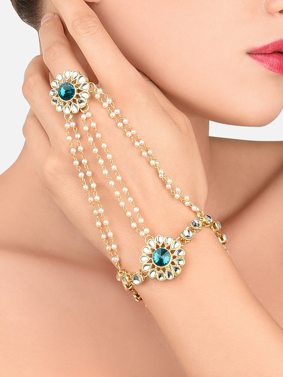 

Zaveri Pearls Gold-Toned & Green Kundan & Pearls Ring Bracelet