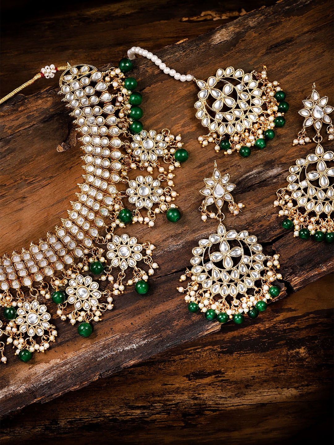 

Zaveri Pearls Gold-Toned Traditional Kundan & Green Beads Jewellery Set