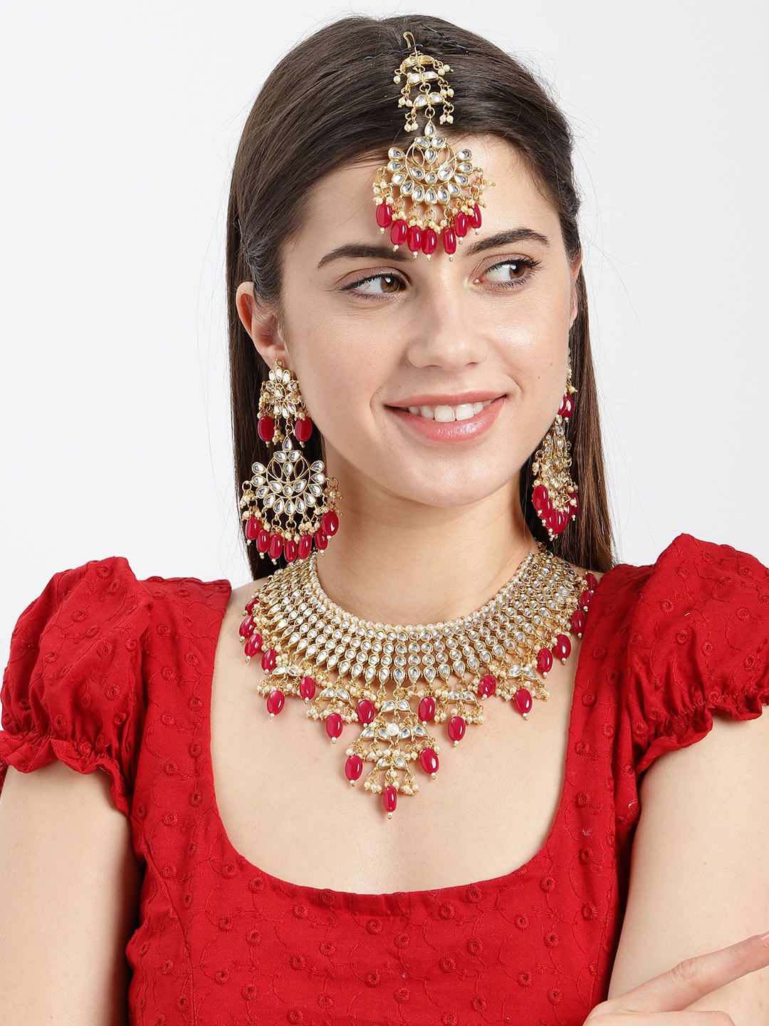 

Zaveri Pearls Gold-Toned & Red Kundan Jewellery Set