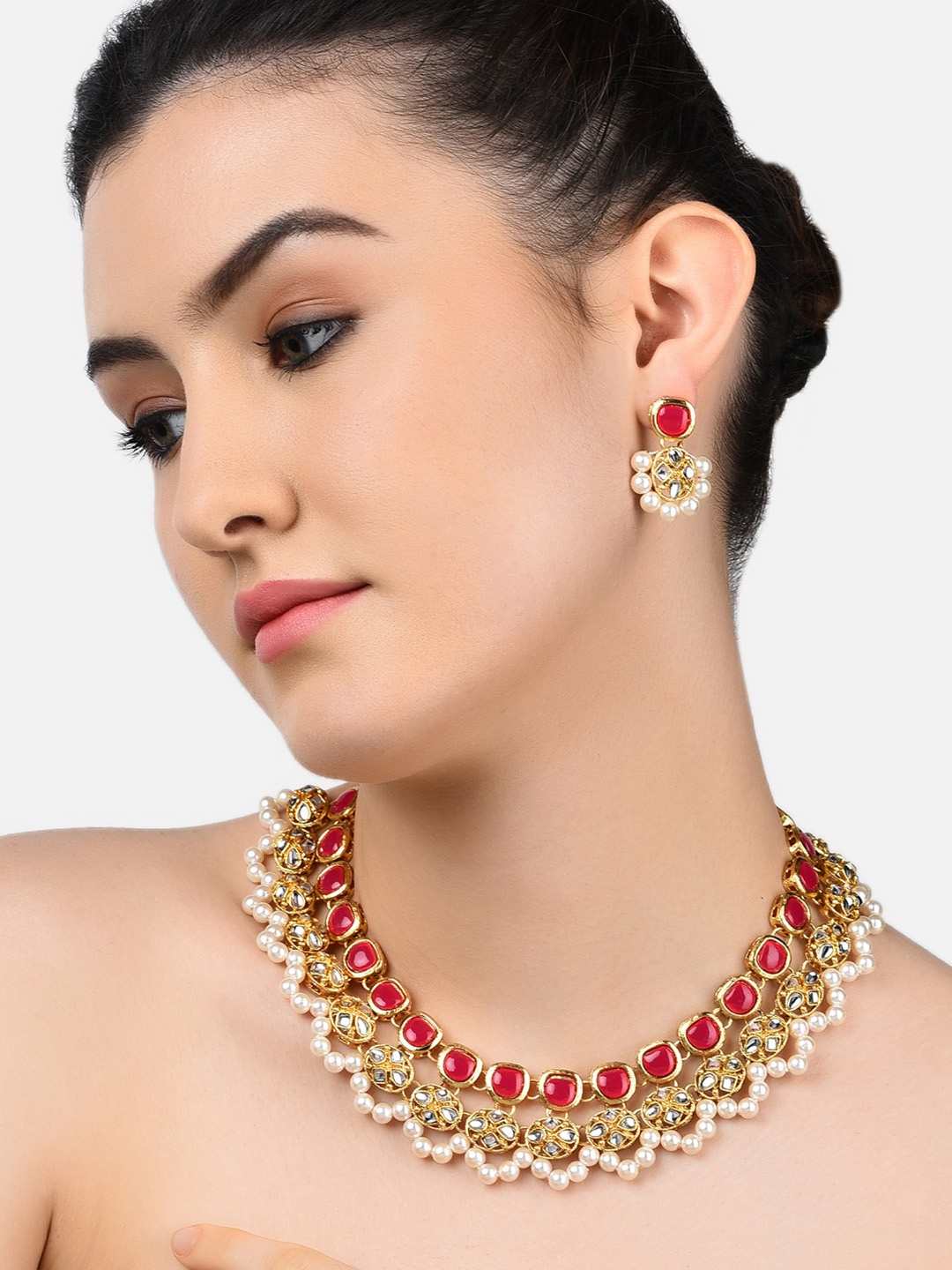 

Zaveri Pearls Gold Toned & Red Ethnic Kundan & Pearls Jewellery Set