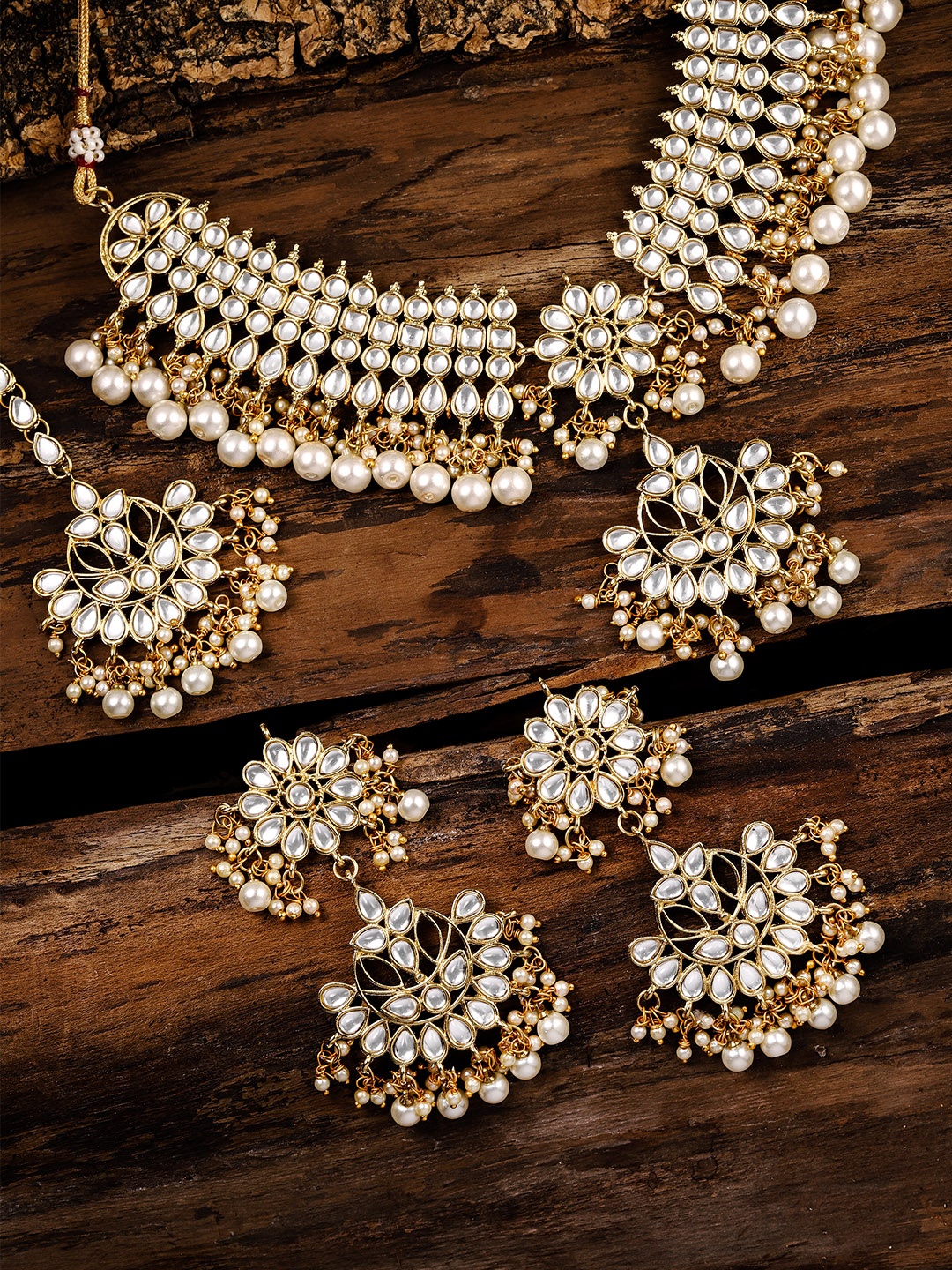 

Zaveri Pearls Gold-Toned Kundan & Pearls Traditional Jewellery Set