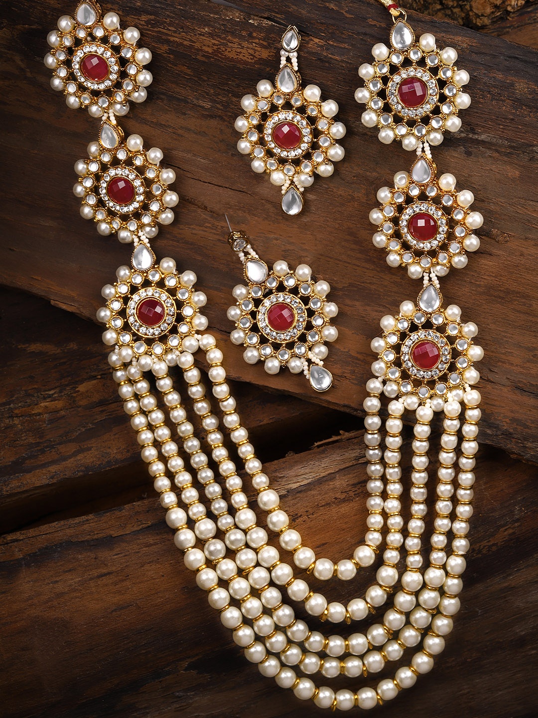 

Zaveri Pearls Gold-Toned & White Kundan & Pearls Jewellery Set