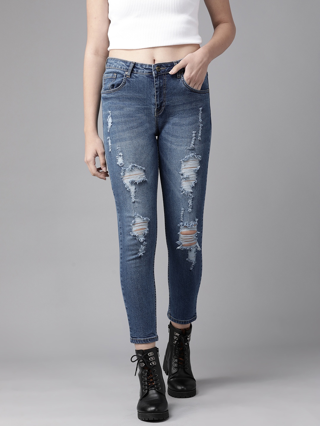 

The Roadster Lifestyle Co. Women Skinny Fit Mildly Distressed Light Fade Stretchable Jeans, Blue