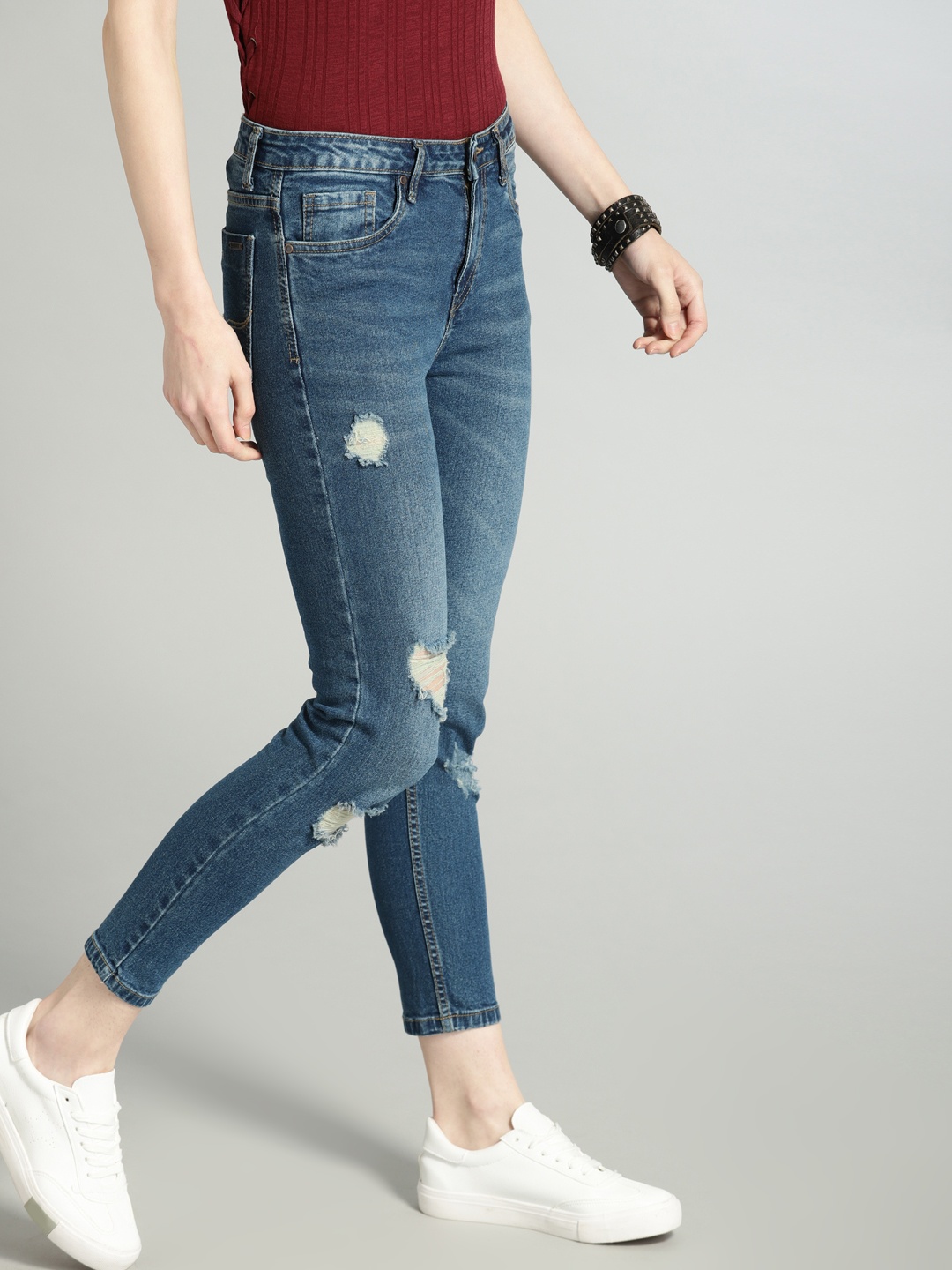 

Roadster Women Blue Skinny Fit Mid-Rise Mildly Distressed Stretchable Jeans