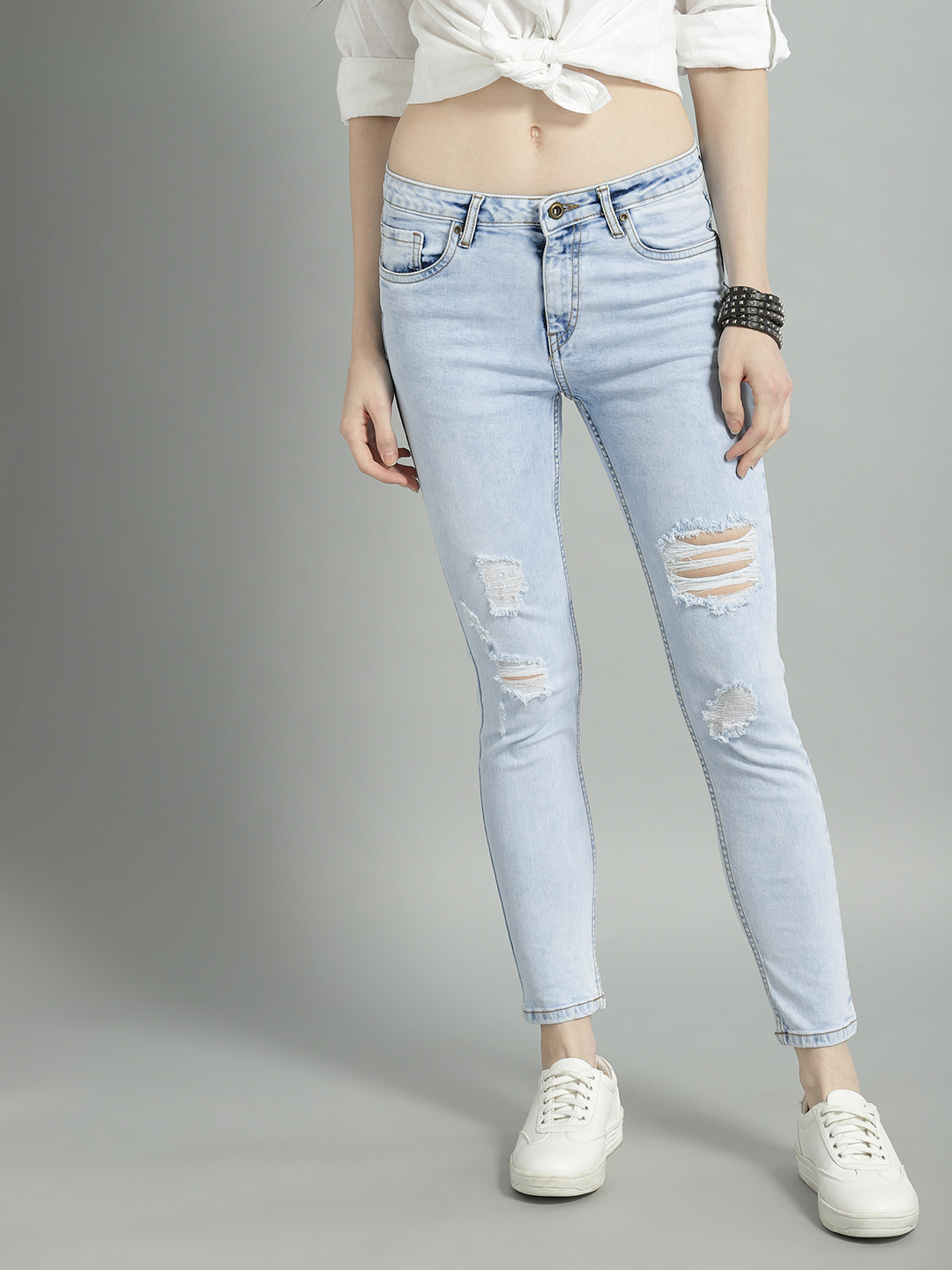 

The Roadster Lifestyle Co Women Blue Skinny Fit Mid-Rise Mildly Distressed Stretchable Jeans