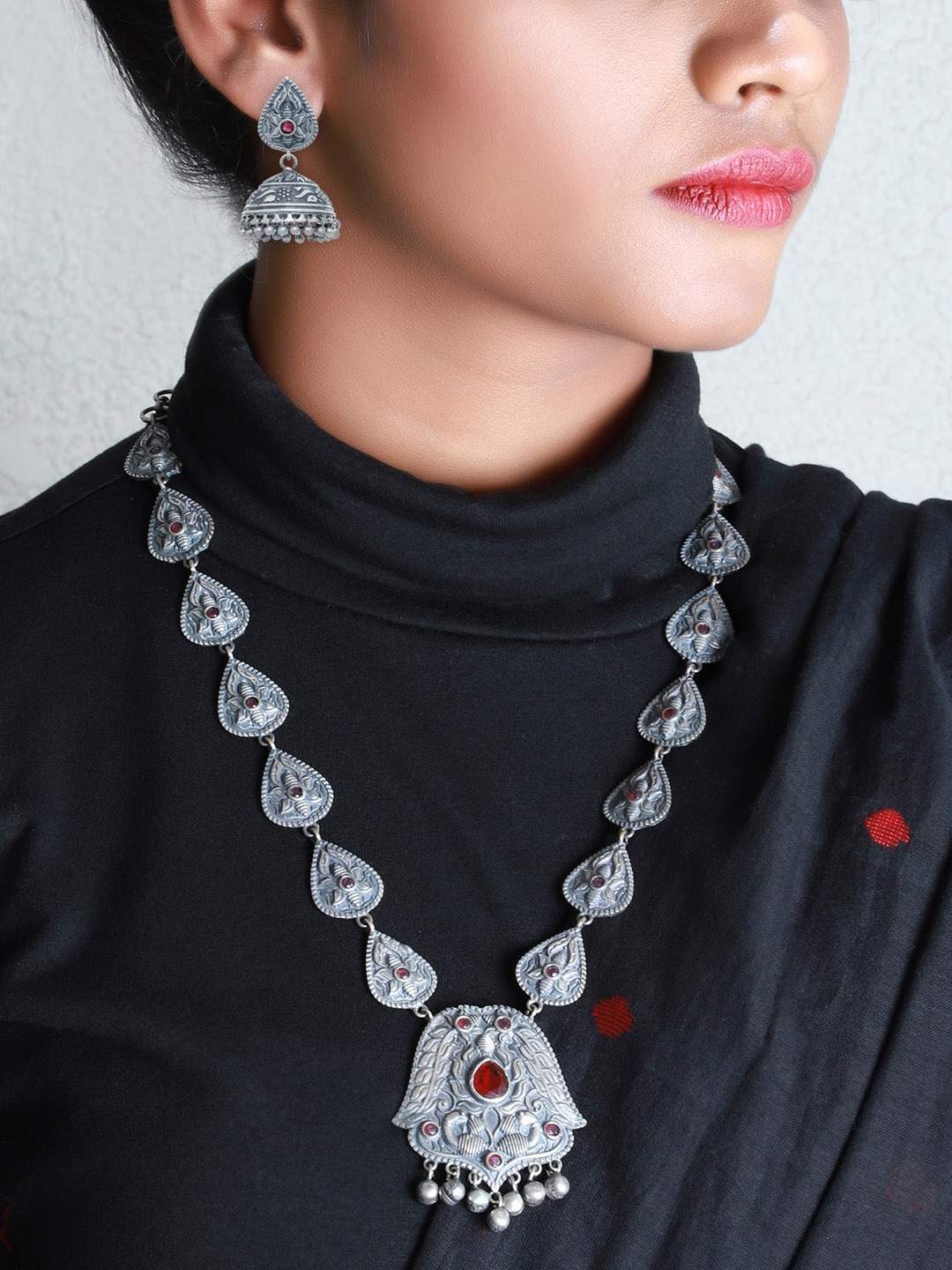 

Rubans Silver-Plated & Grey Alloy Handcrafted Necklace