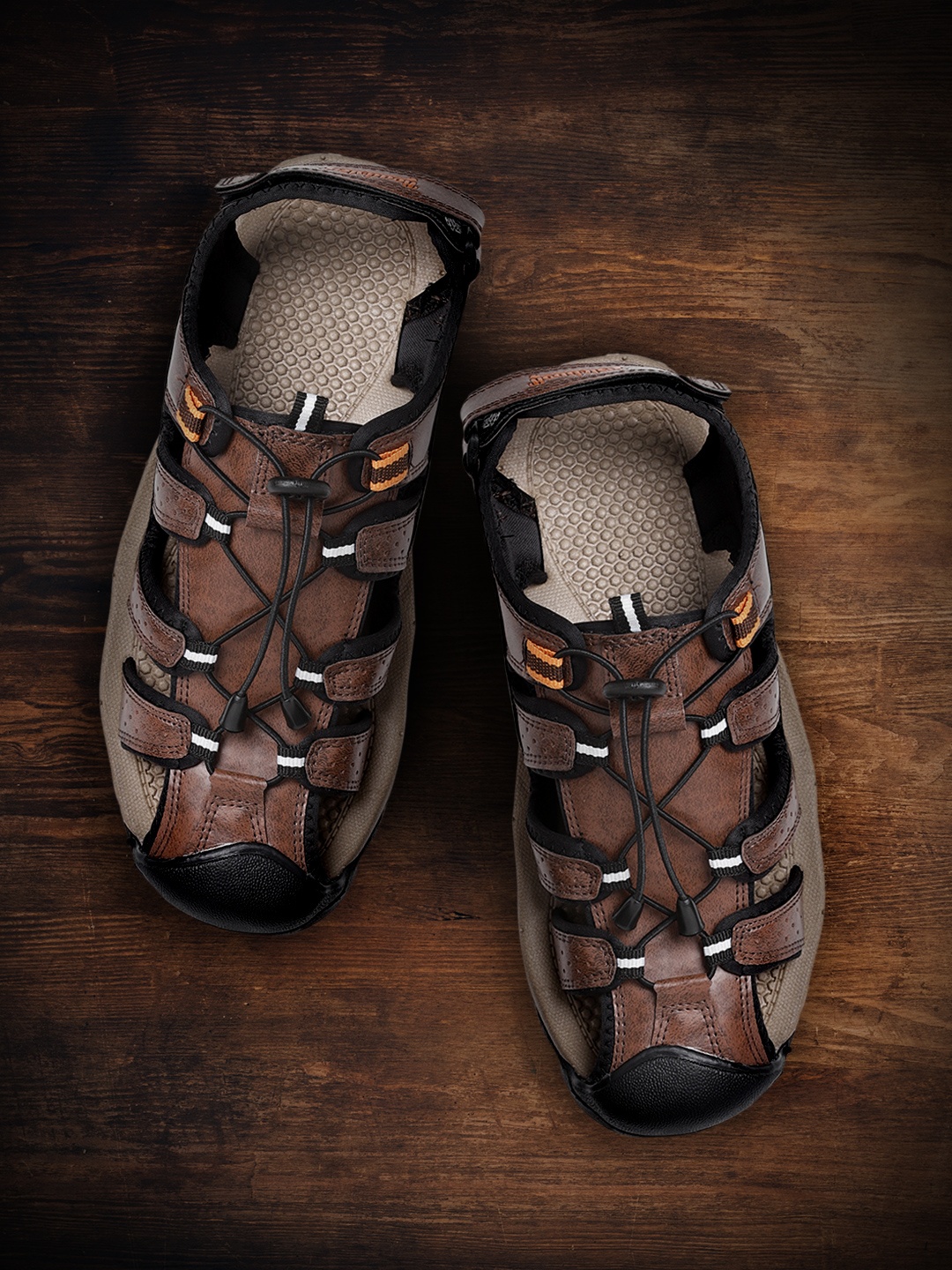 

The Roadster Lifestyle Co Men Brown Textured Fisherman Sandals