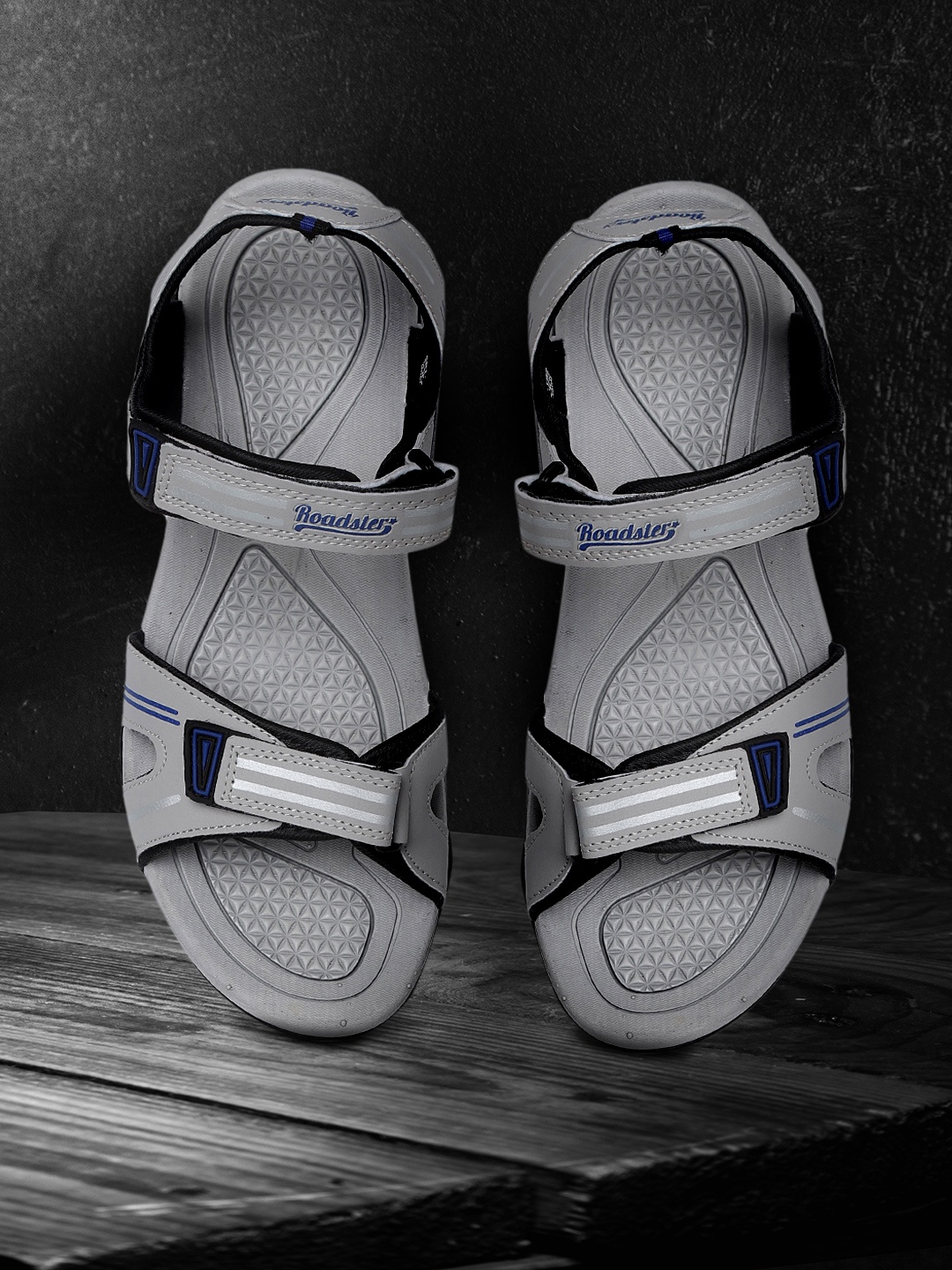 

The Roadster Lifestyle Co Men Grey Sandals