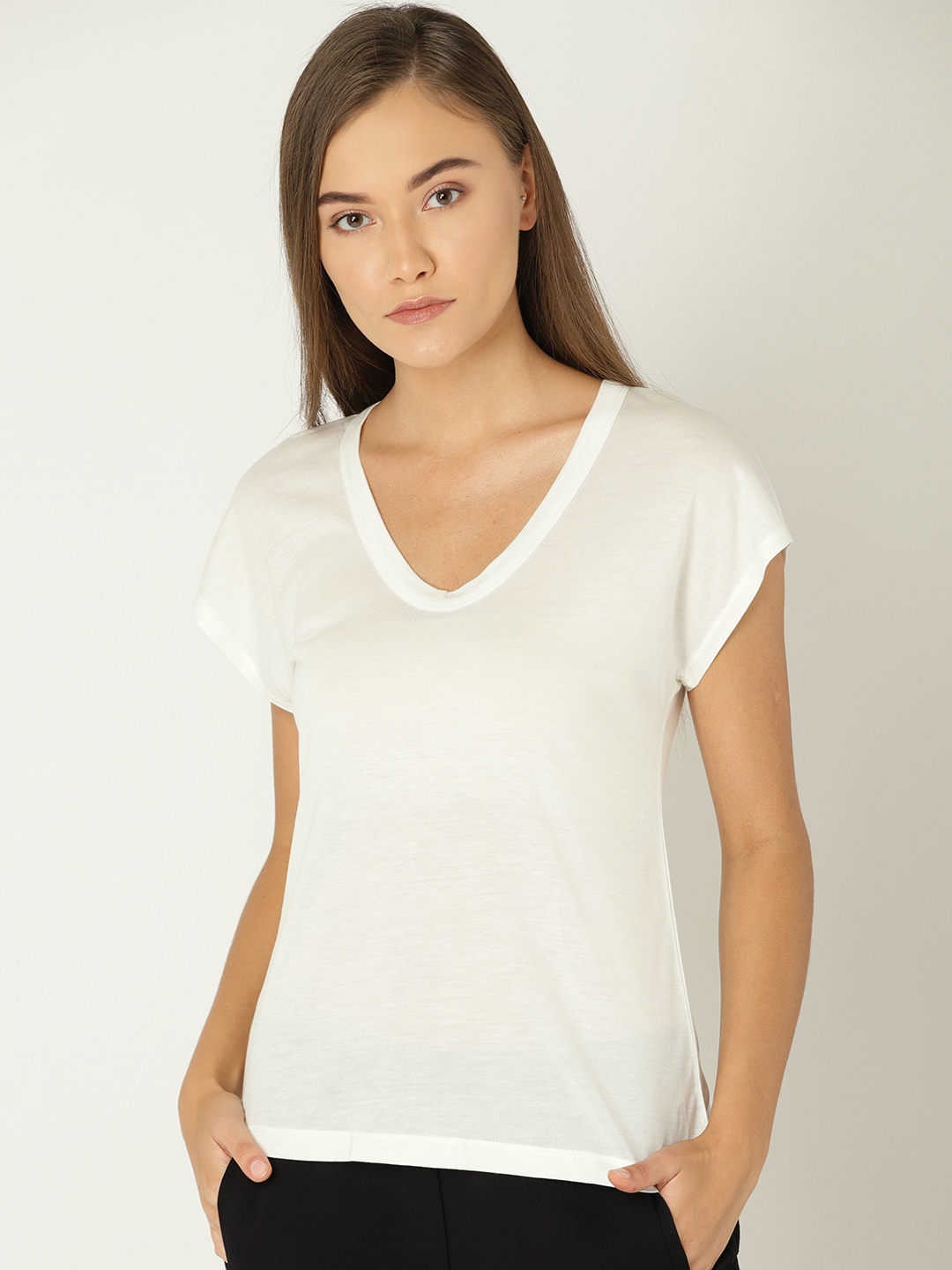 

MANGO Women White Solid Scoop Neck T-shirt