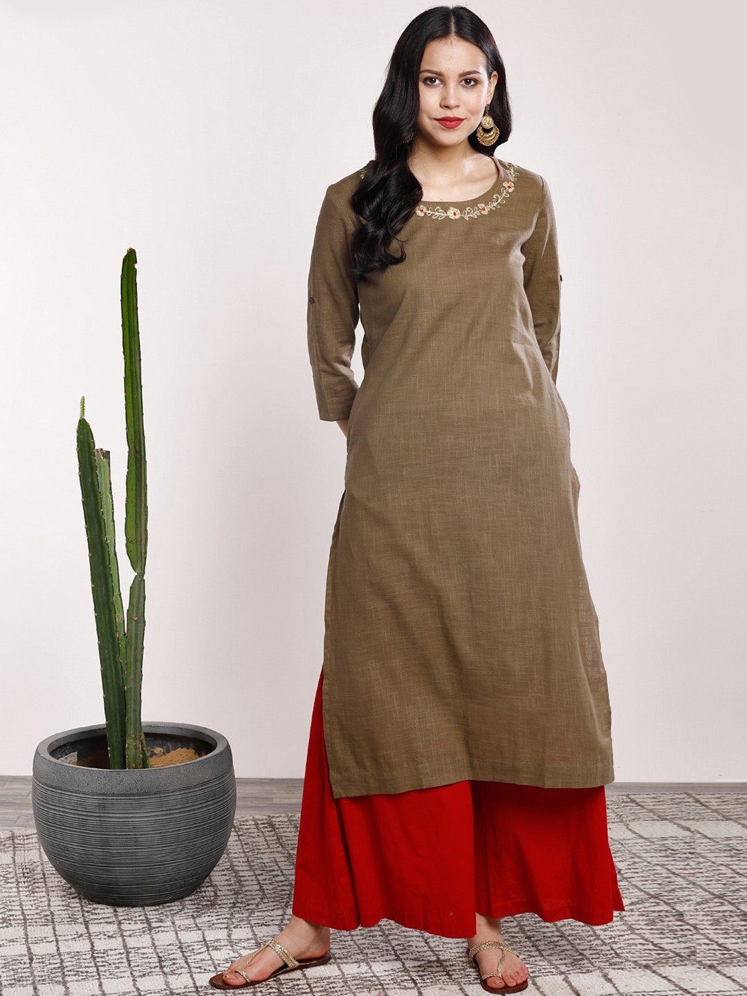 

Sangria Women Brown Solid Straight Kurta