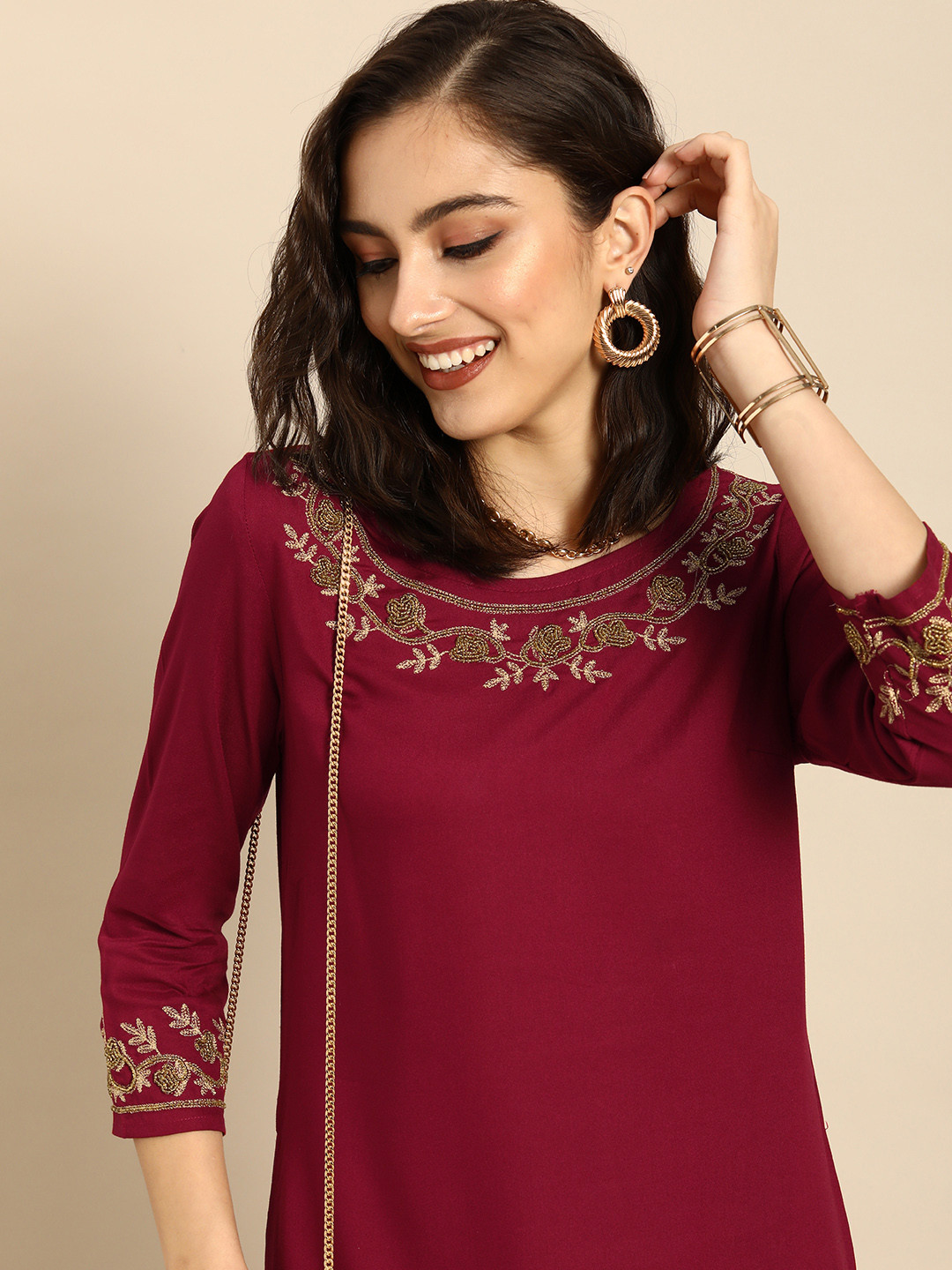 

Sangria Women Maroon Embroidered Kurta