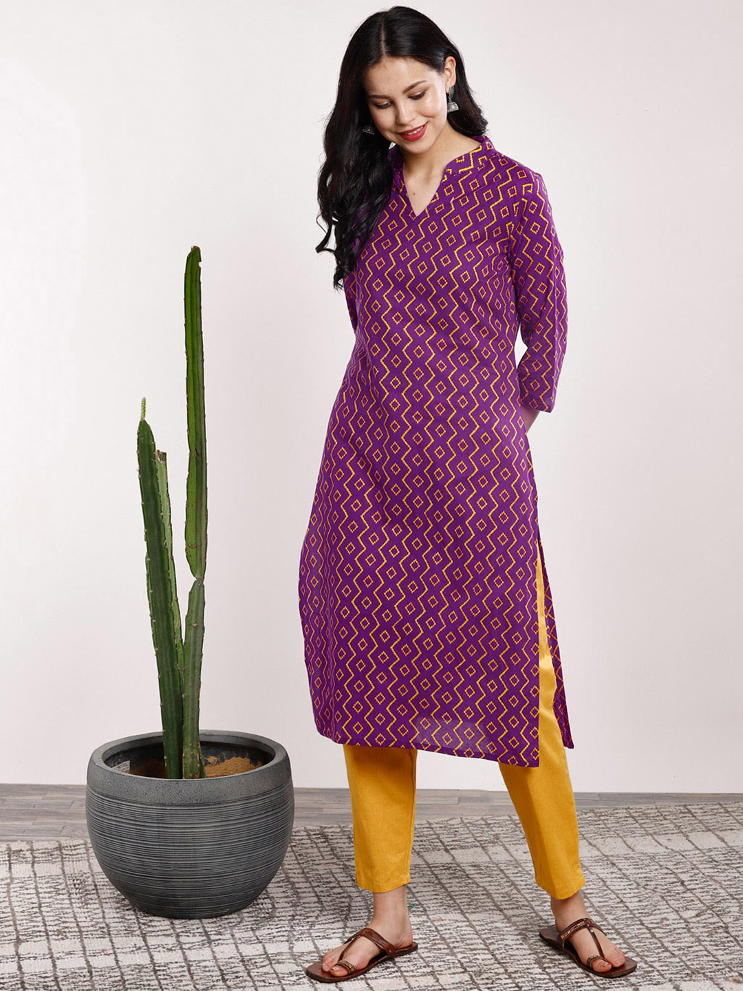 

Sangria Women Purple & Yellow Geometric Printed Straight Kurta