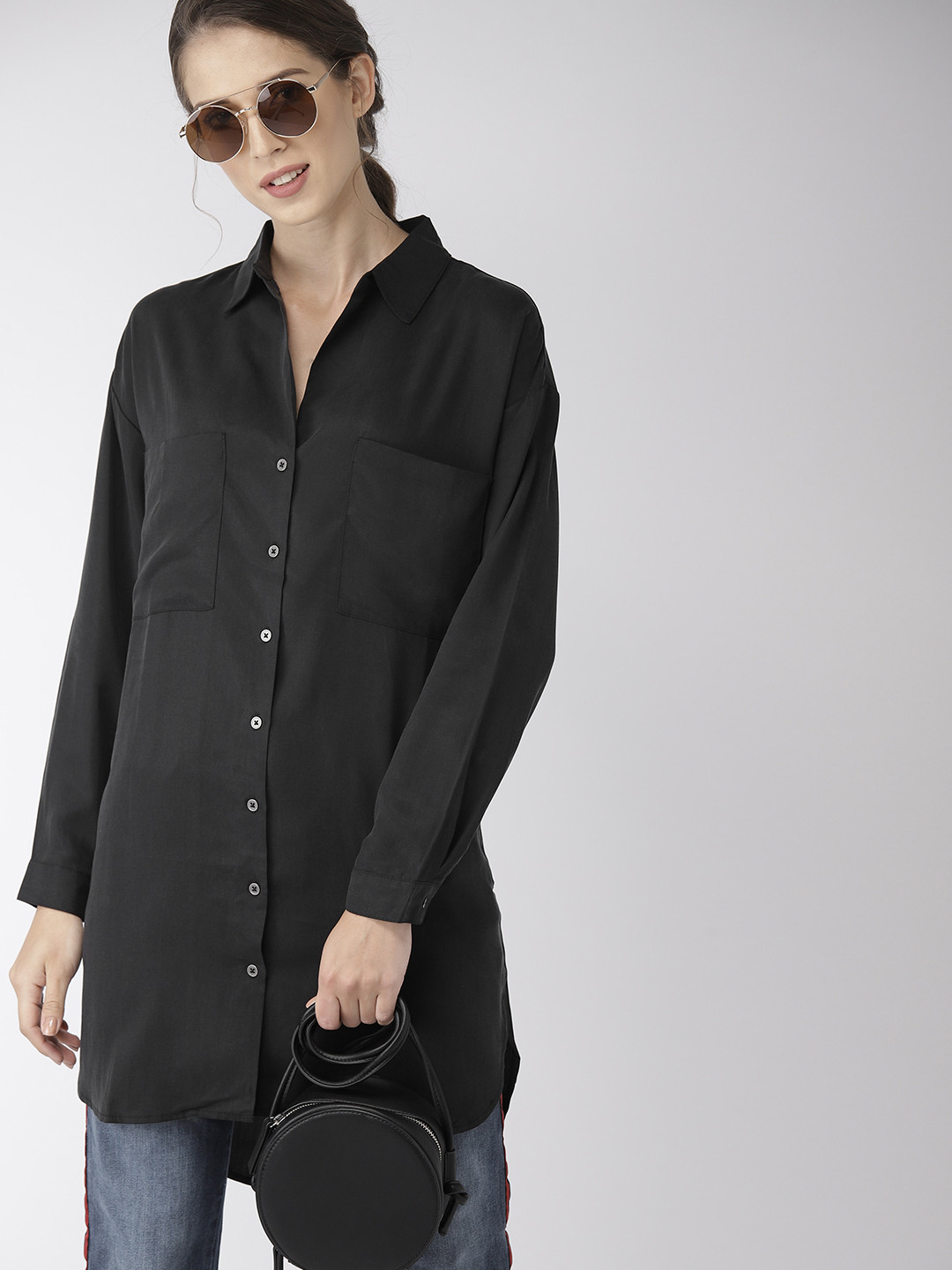 

FOREVER 21 Women Black Regular Fit Solid Longline Casual Shirt