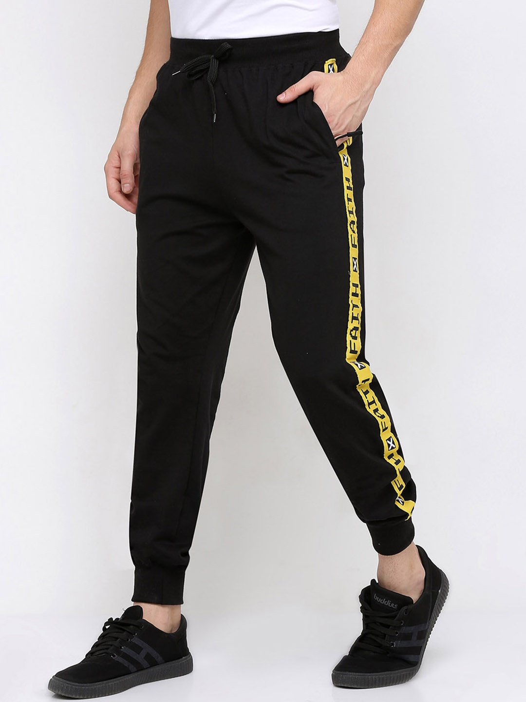 

Maniac Men Black Solid Slim-Fit Joggers