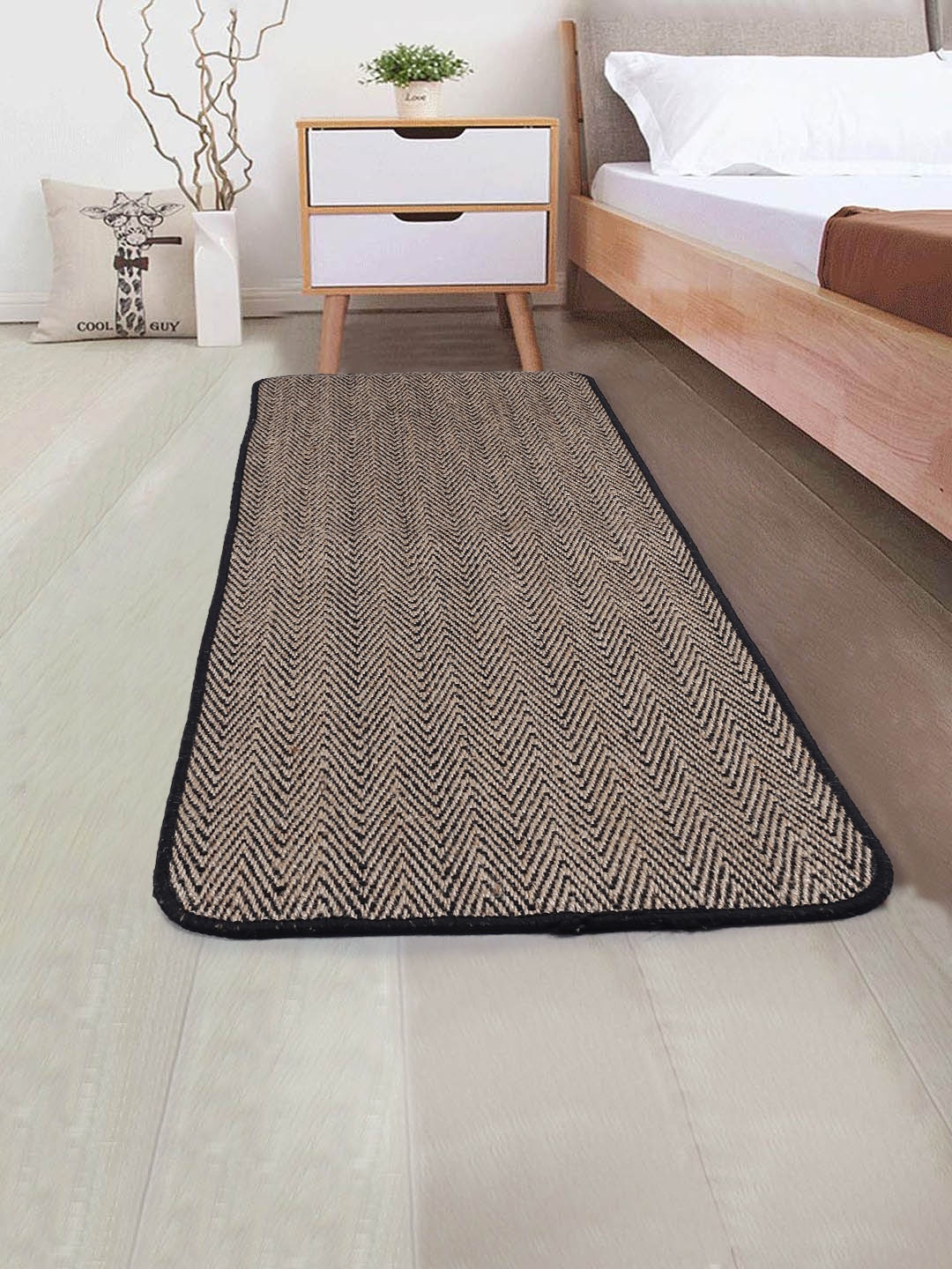 

Saral Home Black & Beige Handloom Geometric Runner