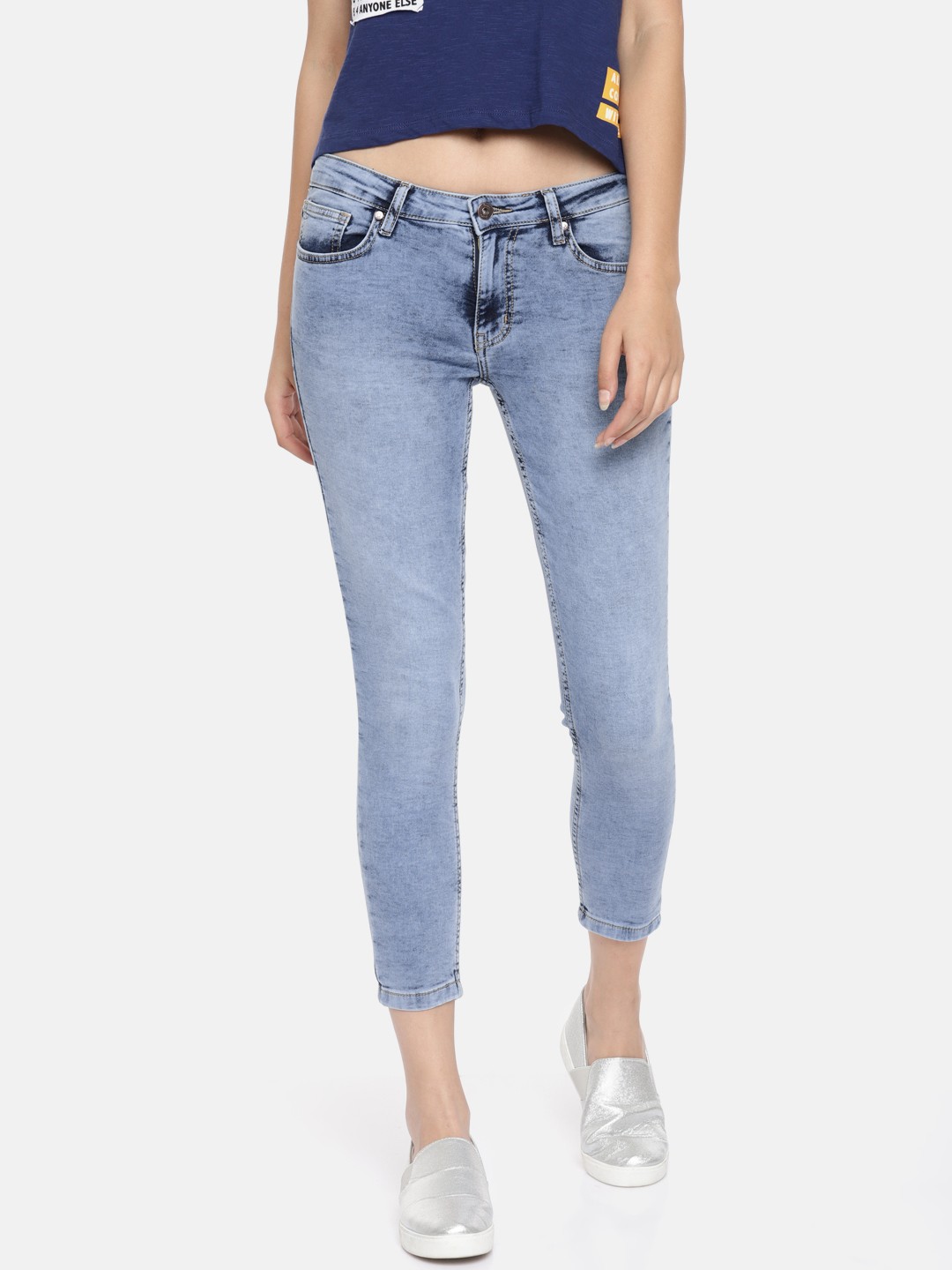 

People Women Blue Skinny Fit Mid-Rise Clean Look Stretchable Three-Fourth Jeans