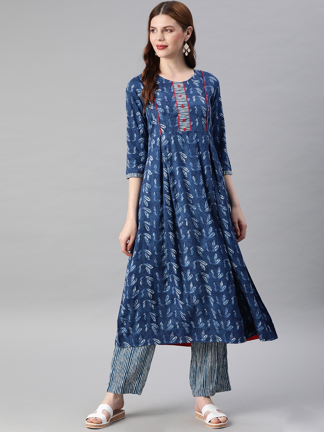 

Jaipur Kurti Women Navy Blue & Off-White Printed Kurta with Trousers