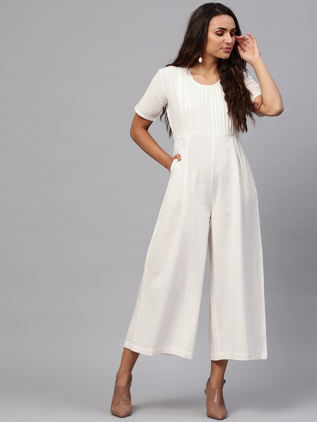 

SASSAFRAS Off-White Solid Basic Jumpsuit