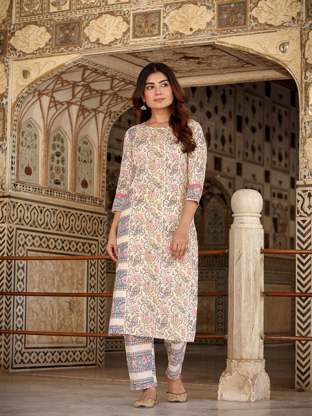 

Yufta Women Beige & Grey Printed Kurta with Trousers