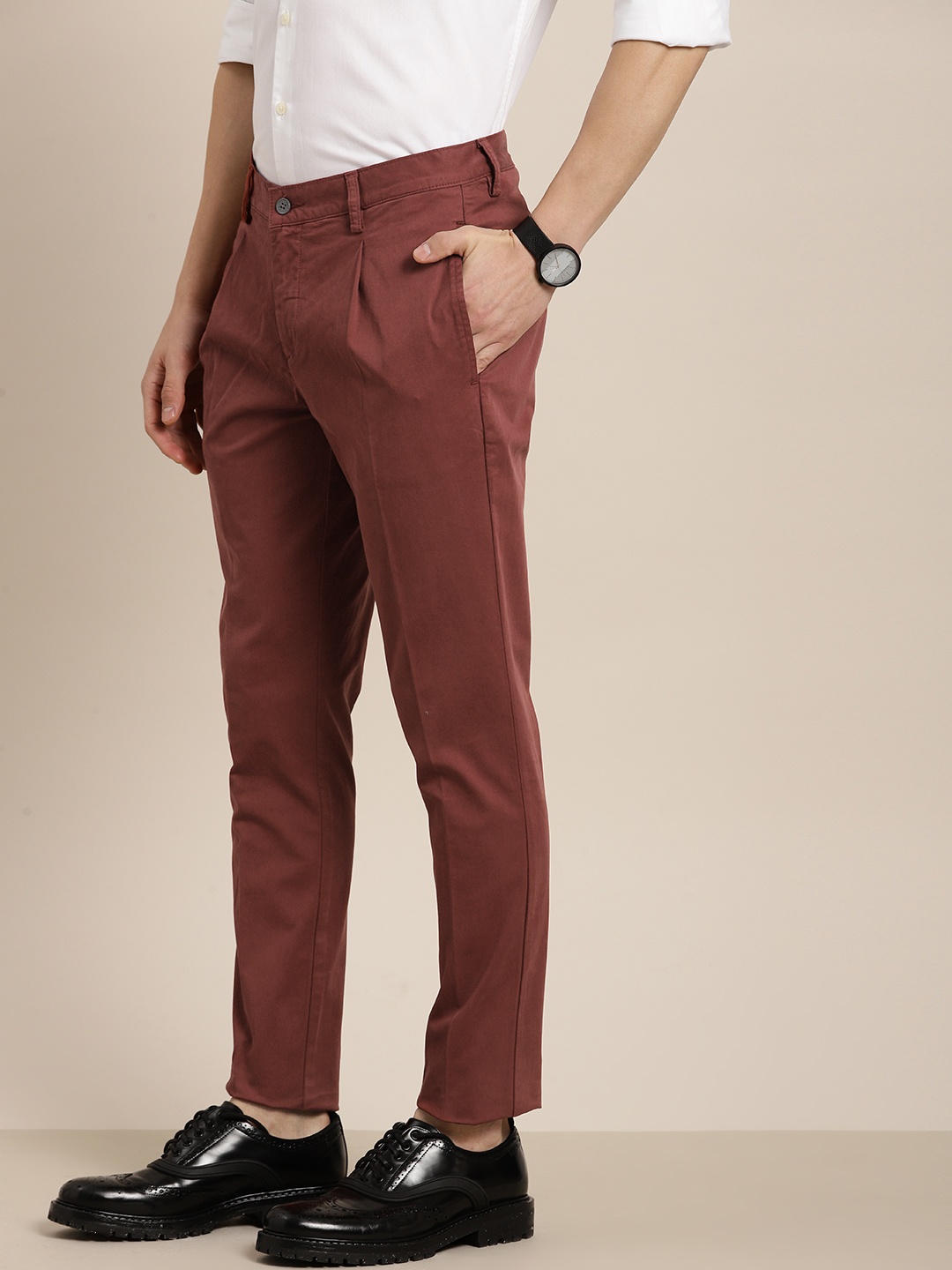 

INVICTUS Men Maroon Slim Fit Solid Pleated Chinos