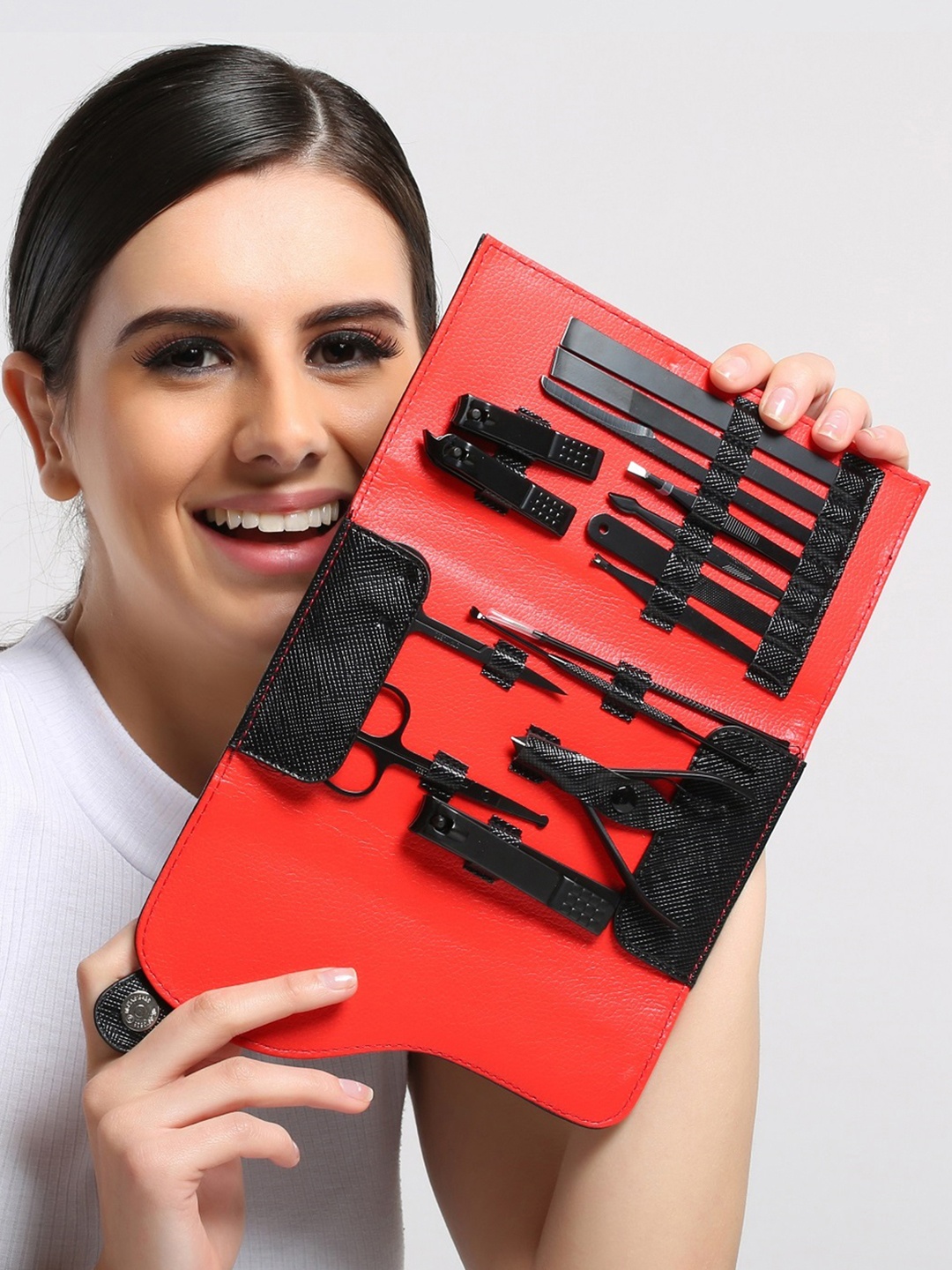 

Foolzy Set of 15 Tools Manicure Pedicure Set, Red