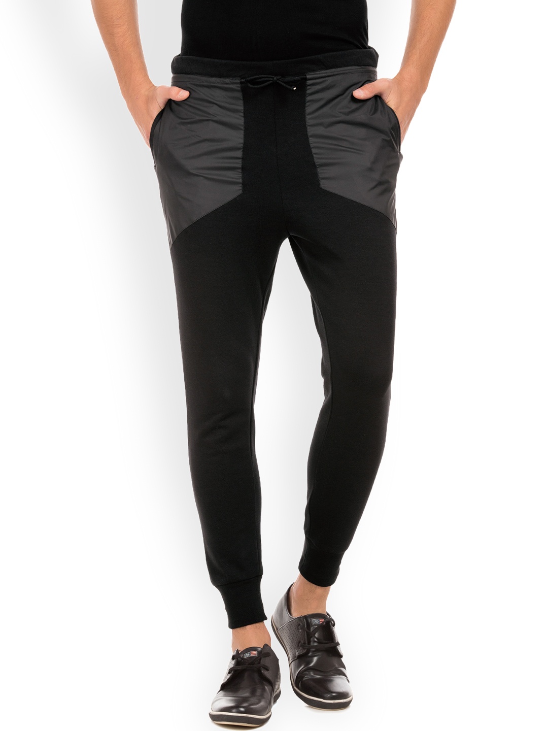 

Arrow New York Men Black Solid Slim Fit Joggers