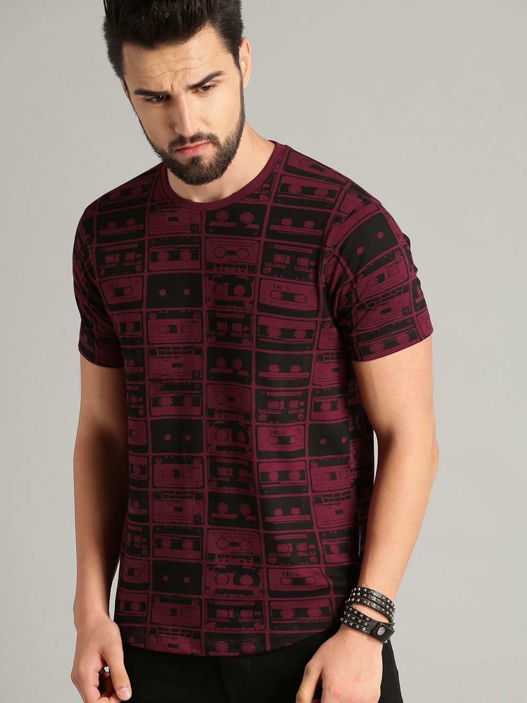 

The Roadster Lifestyle Co Men Maroon Black All Over Print Round Neck Pure Cotton T-shirt