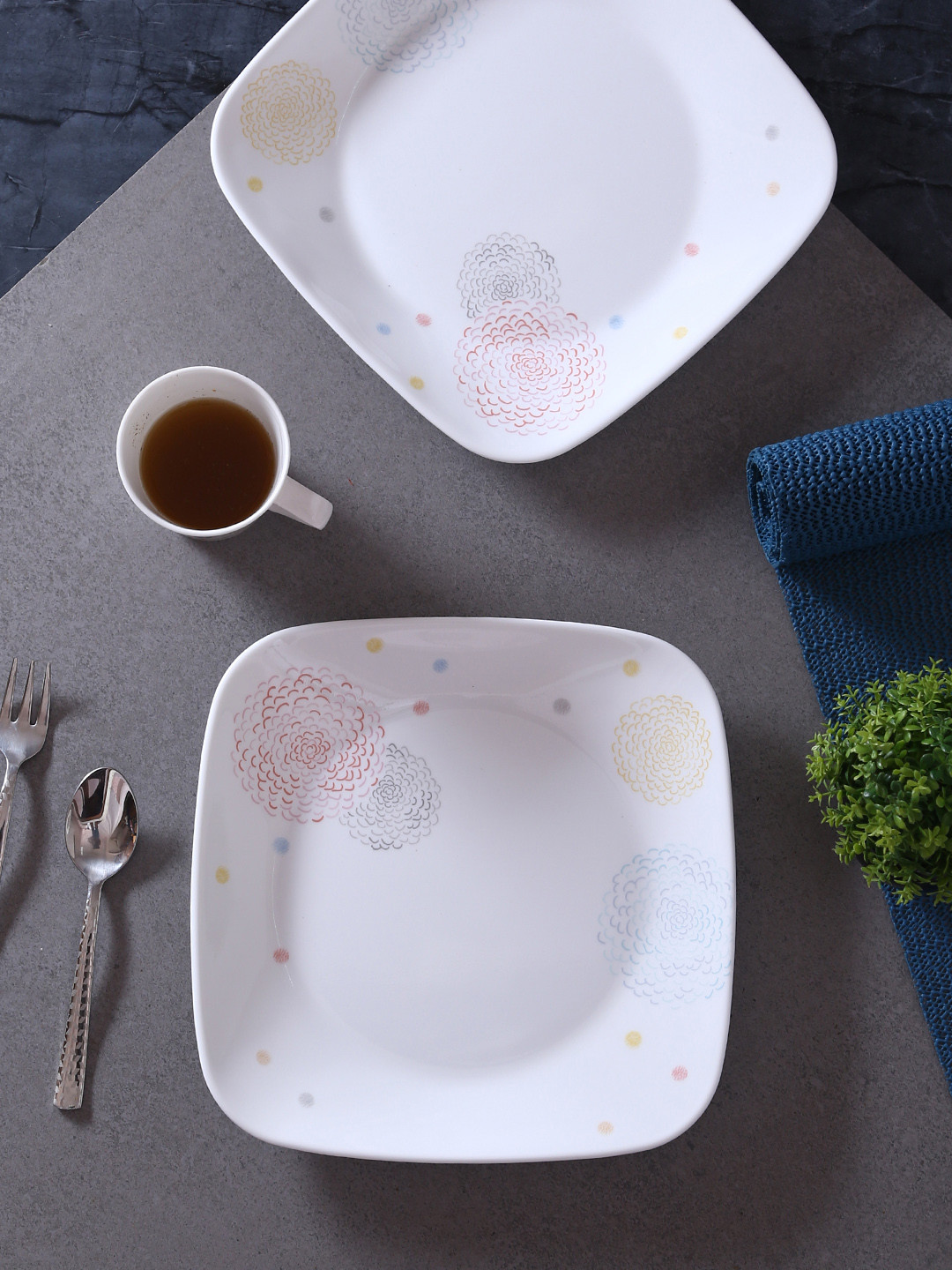 

Corelle White Set of 6 Printed Glass Plates Set