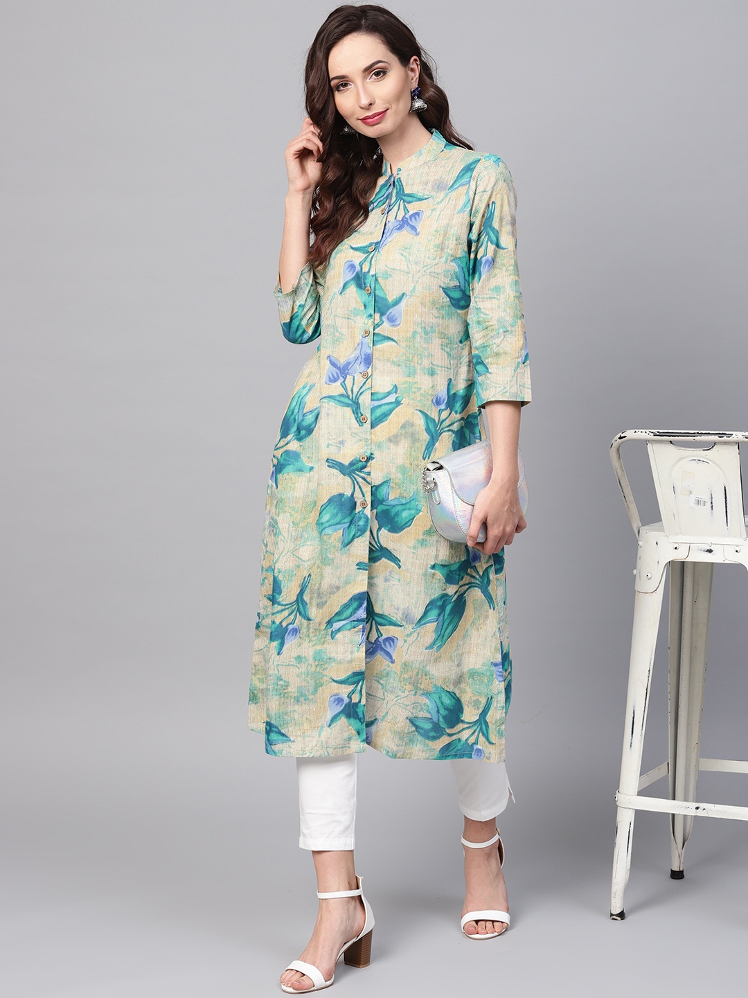 

SOJANYA Women Blue & Beige Floral Print A-Line Kurta