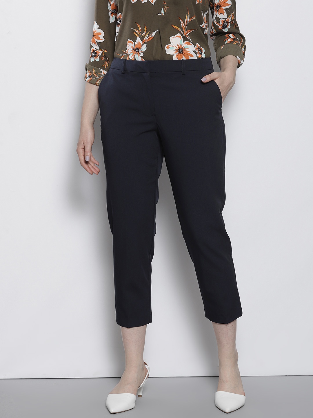 

DOROTHY PERKINS Women Navy Blue Regular Fit Solid Petite Cropped Trousers