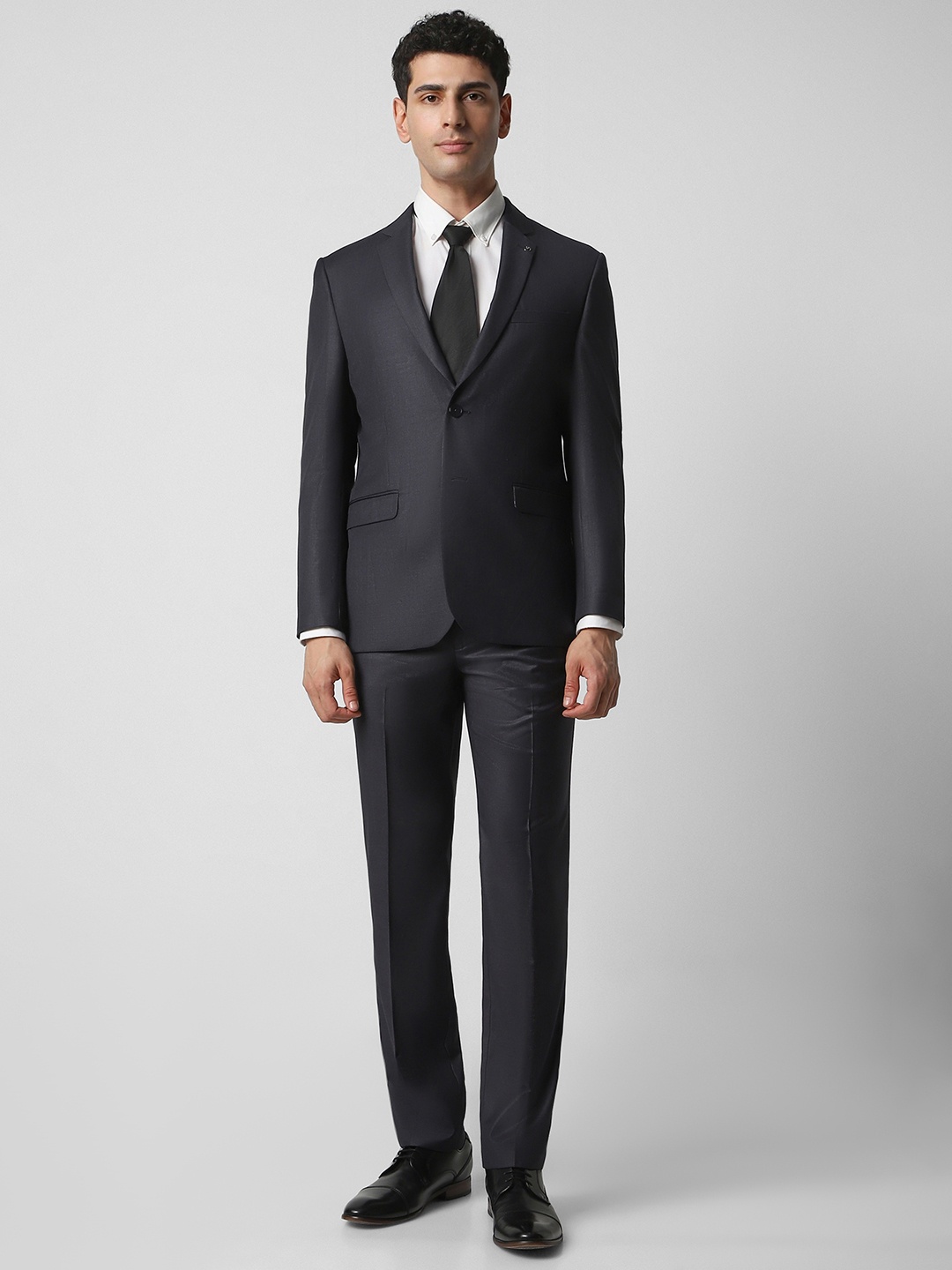 

Van Heusen Men Grey Solid Single-Breasted Two Piece Suit