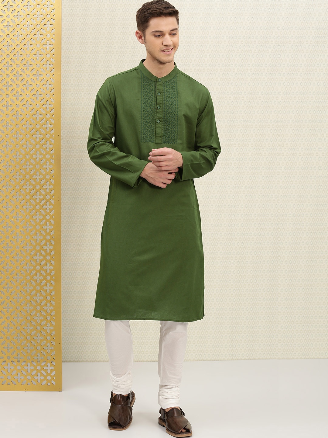 

House of Pataudi Men Green Yoke Design Embroidered Straight Kurta