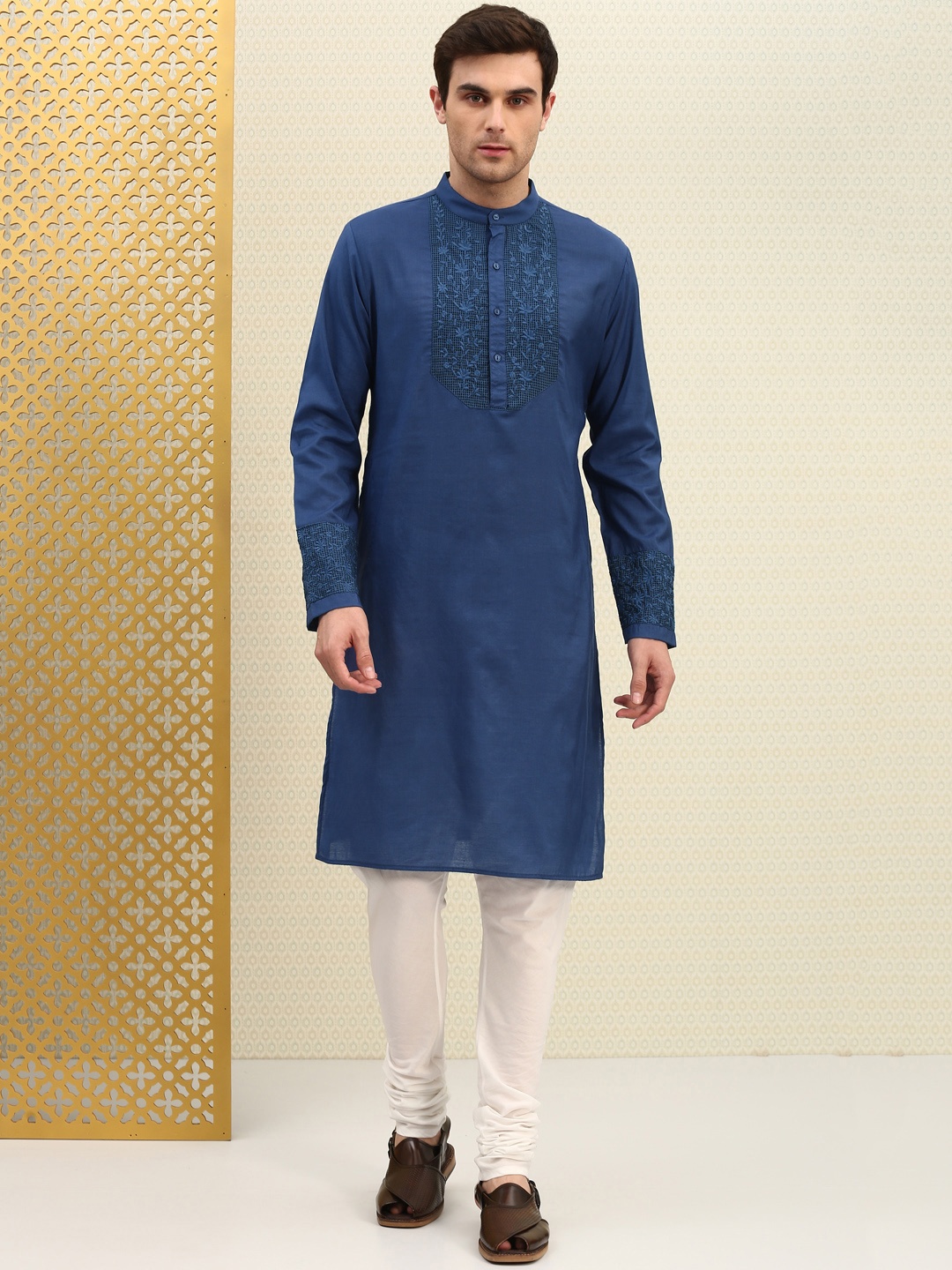 

House of Pataudi Men Blue Embroidered Straight Kurta