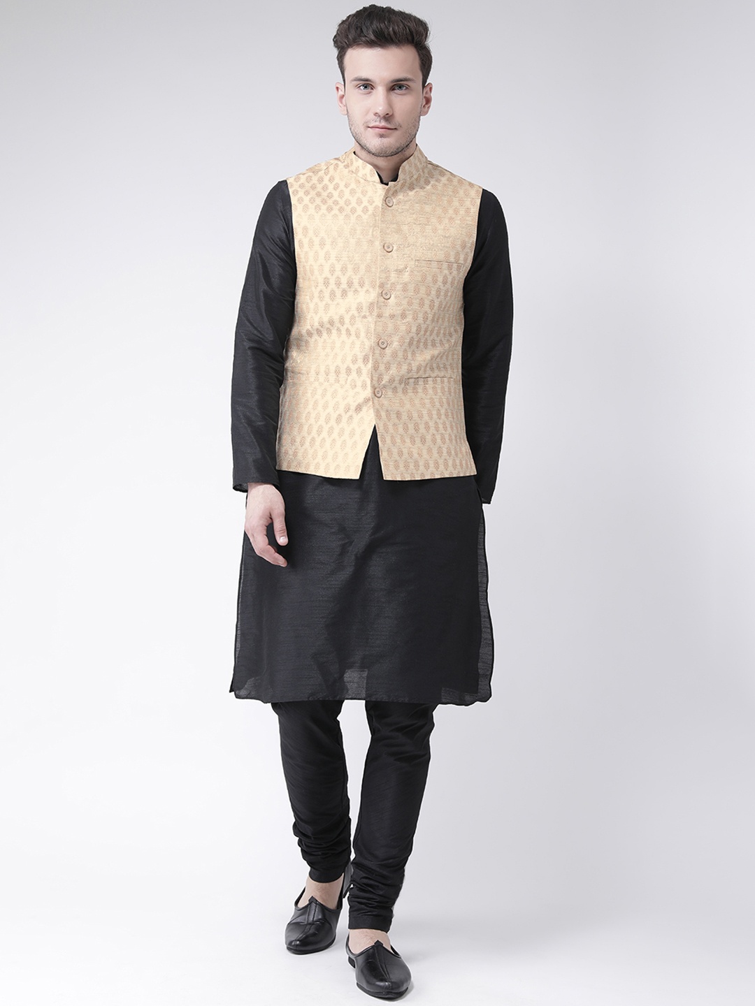 

DEYANN Men Black Solid Kurta with Pyjamas & Nehru Jacket