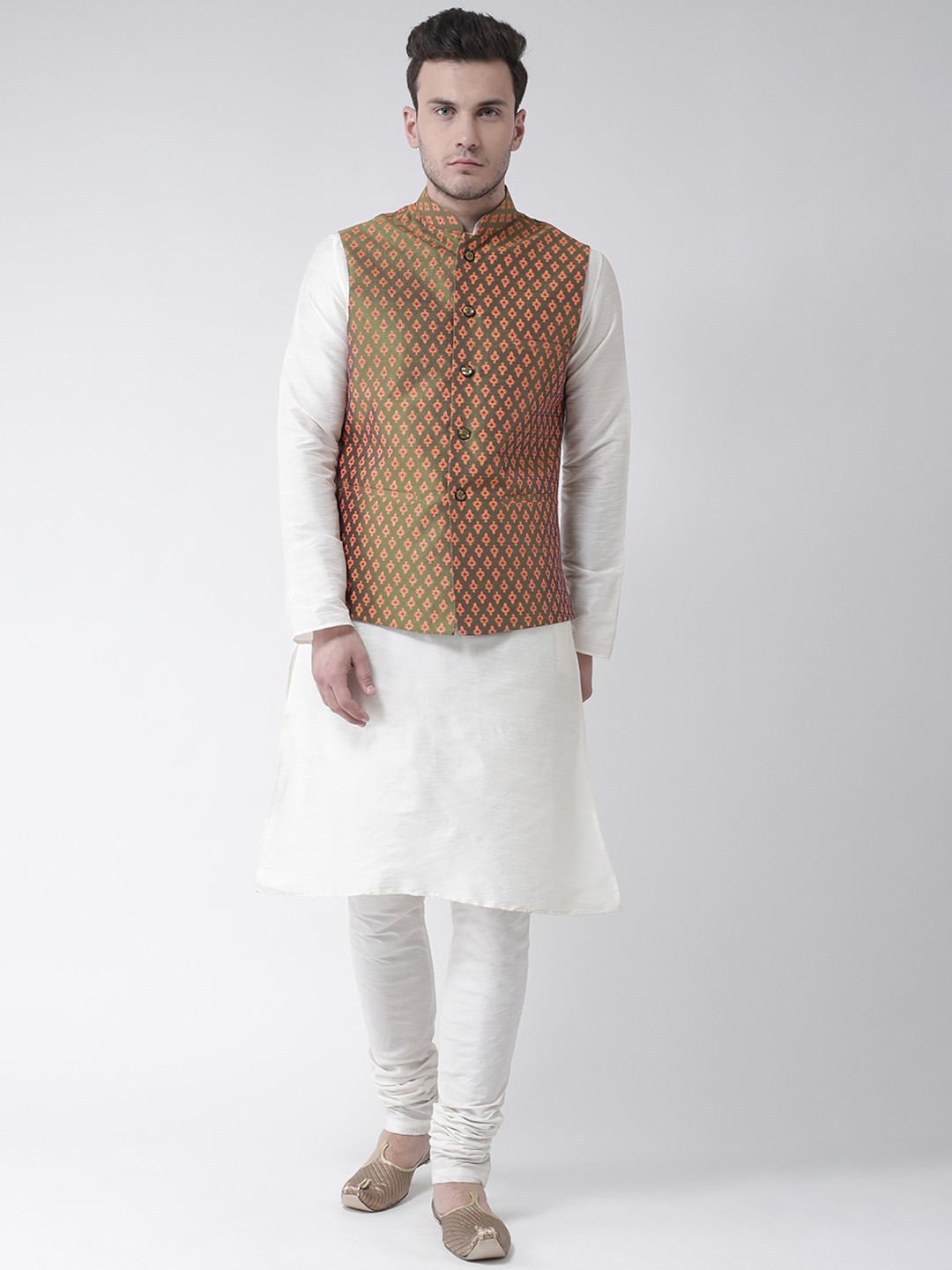 

DEYANN Men White Solid Kurta with Pyjamas & Nehru Jacket
