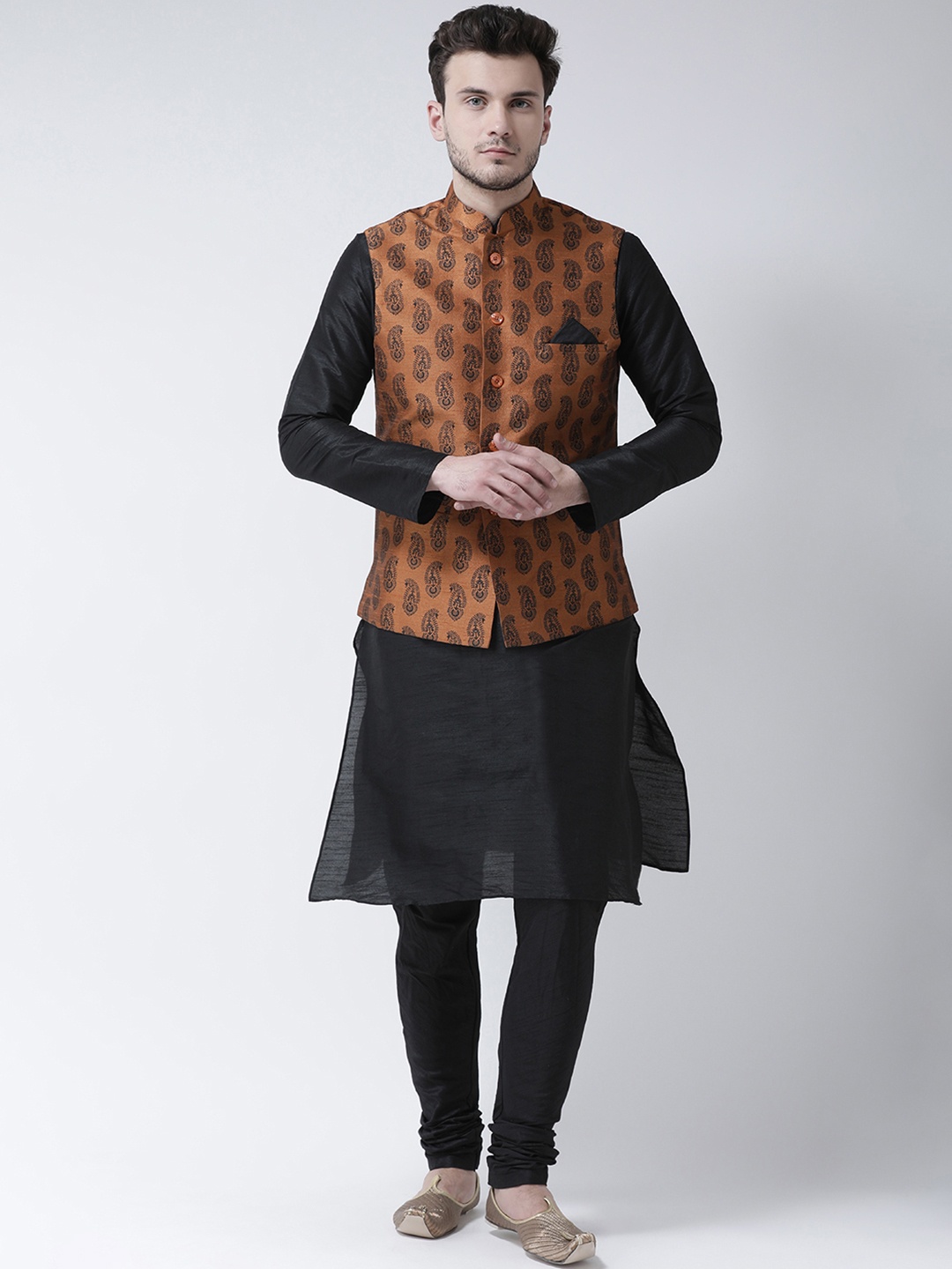 

DEYANN Men Black & Brown Solid Kurta with Pyjamas & Nehru Jacket